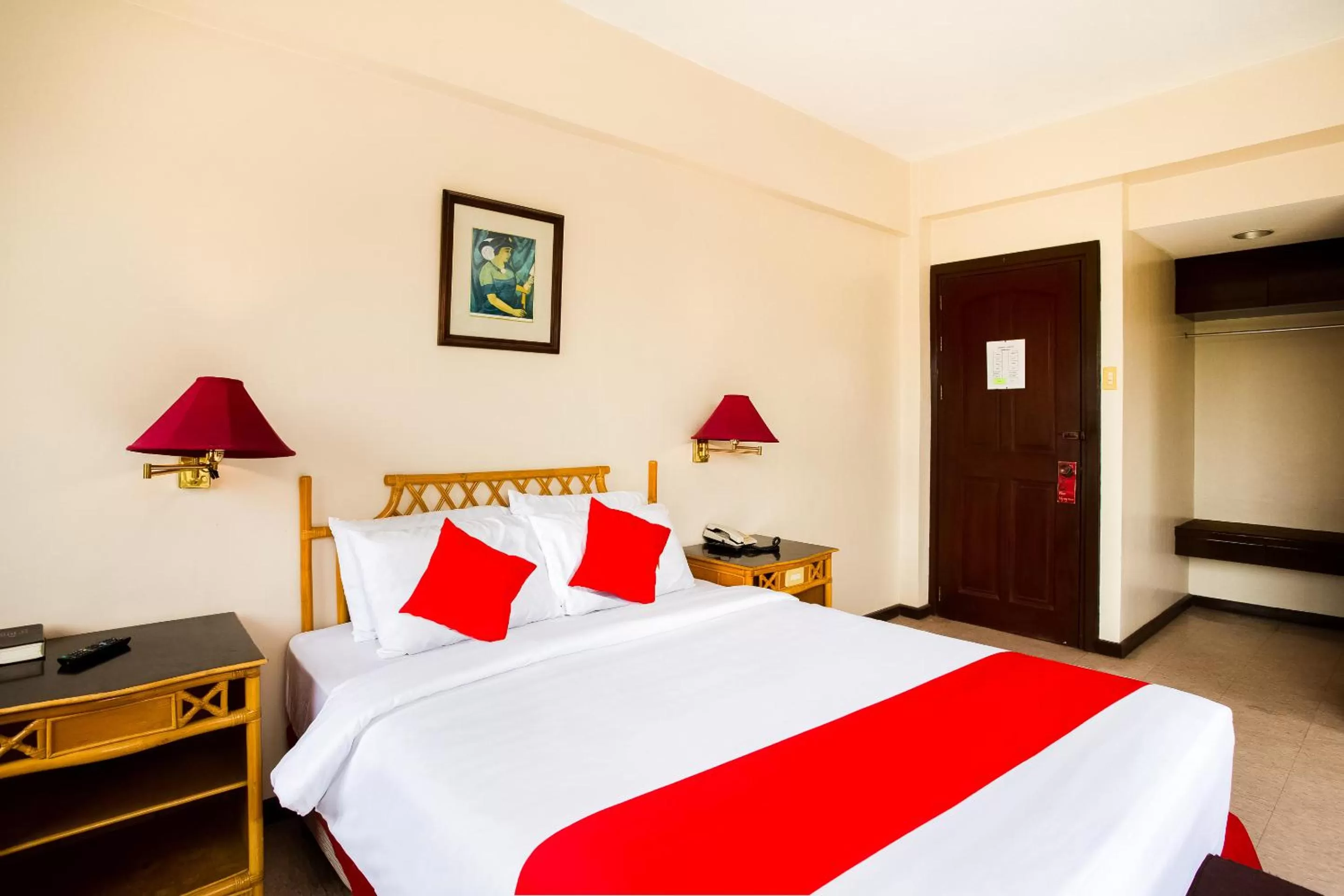 Bedroom, Bed in OYO 414 Humberto's Hotel