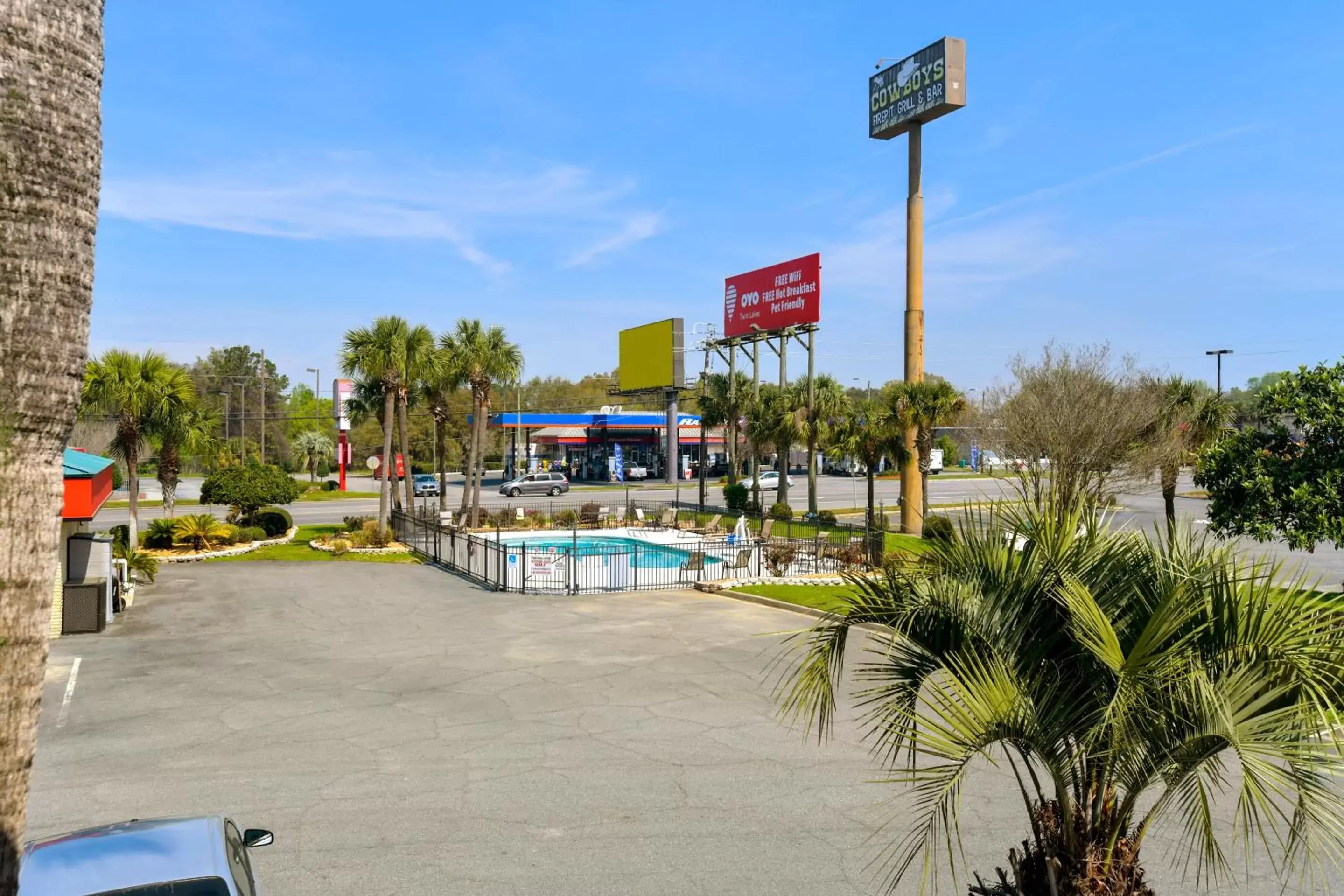 Swimming pool in OYO Hotel Twin Lake- Lake Park Valdosta area