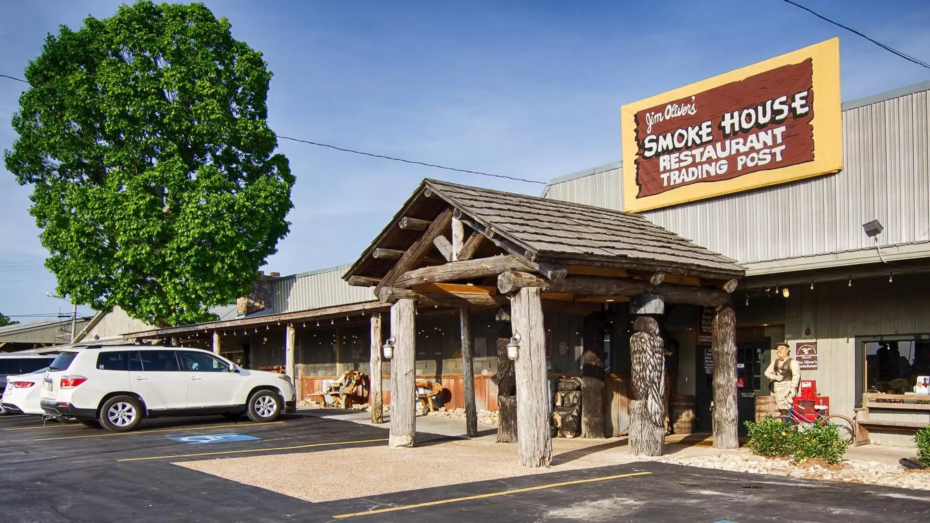 Restaurant/places to eat, Property Building in The Smoke House Lodge