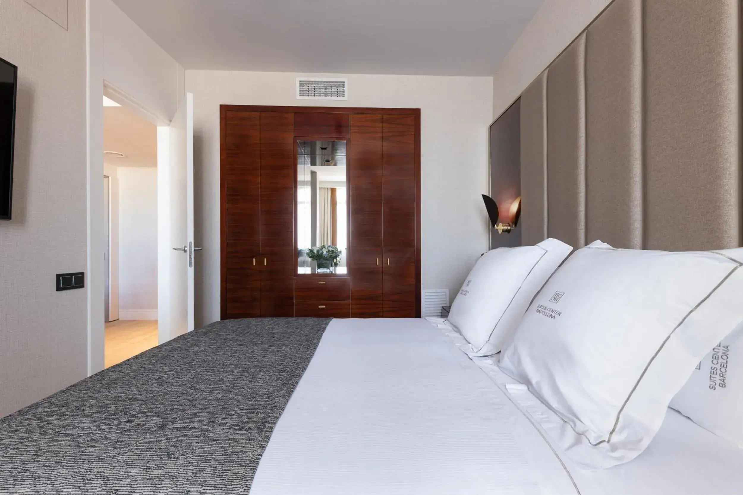 Bed in Suites Center Barcelona