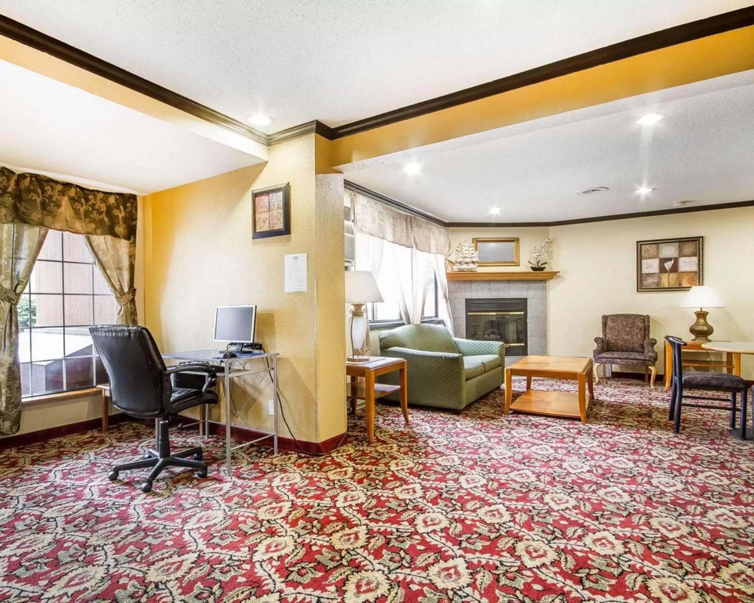 On site, Seating Area in Rodeway Inn & Suites Madison East