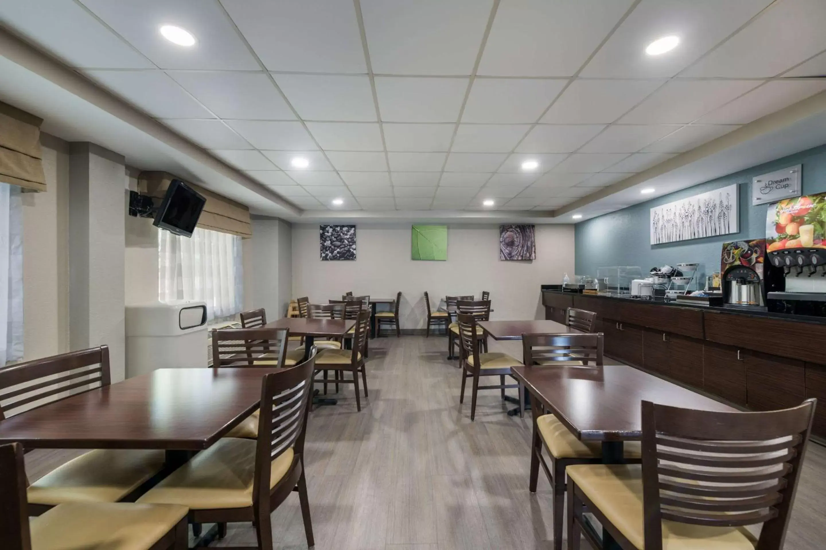 Breakfast, Restaurant/Places to Eat in Sleep Inn & Suites Chesapeake - Portsmouth