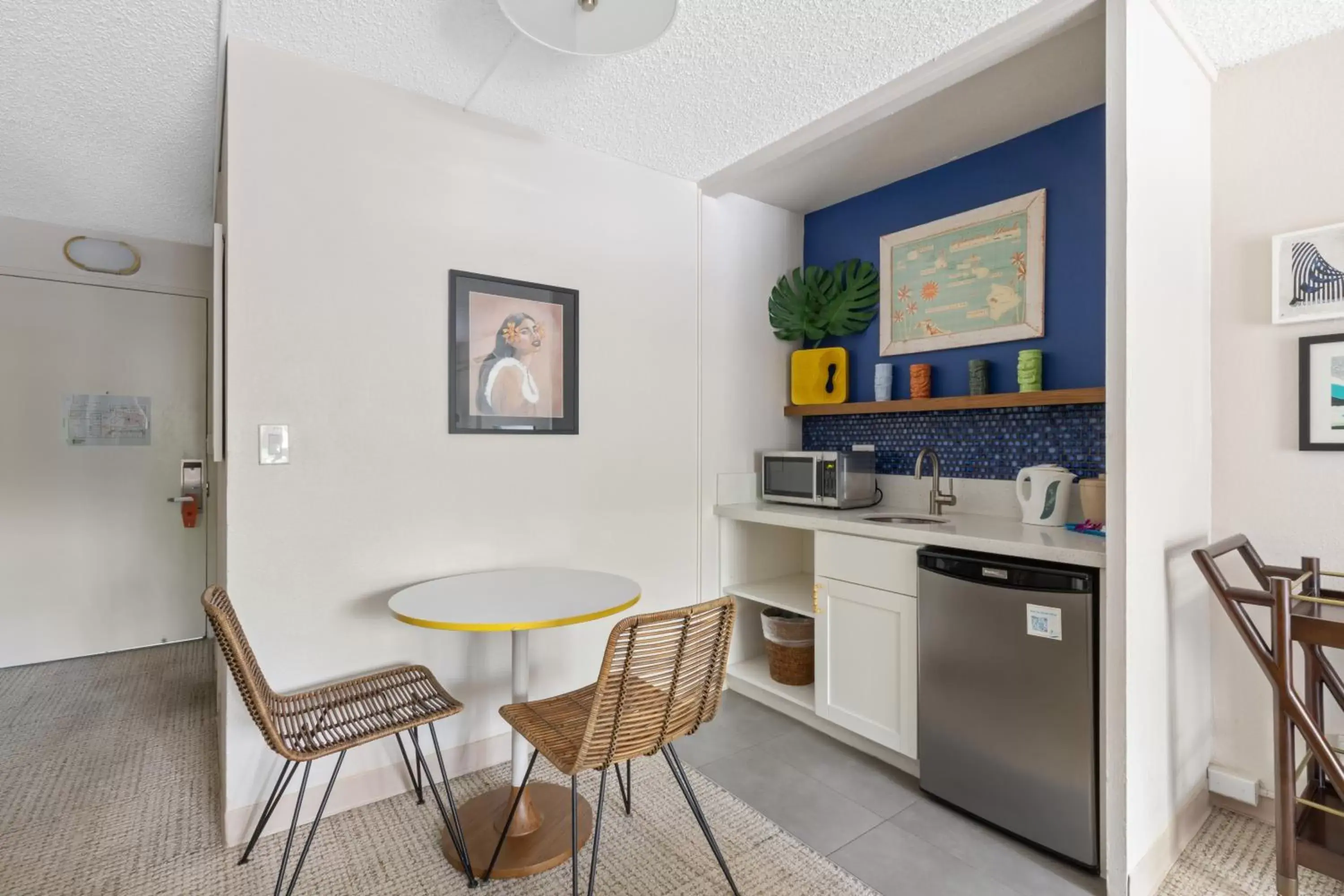 Kitchen or kitchenette, Kitchen/Kitchenette in White Sands Hotel