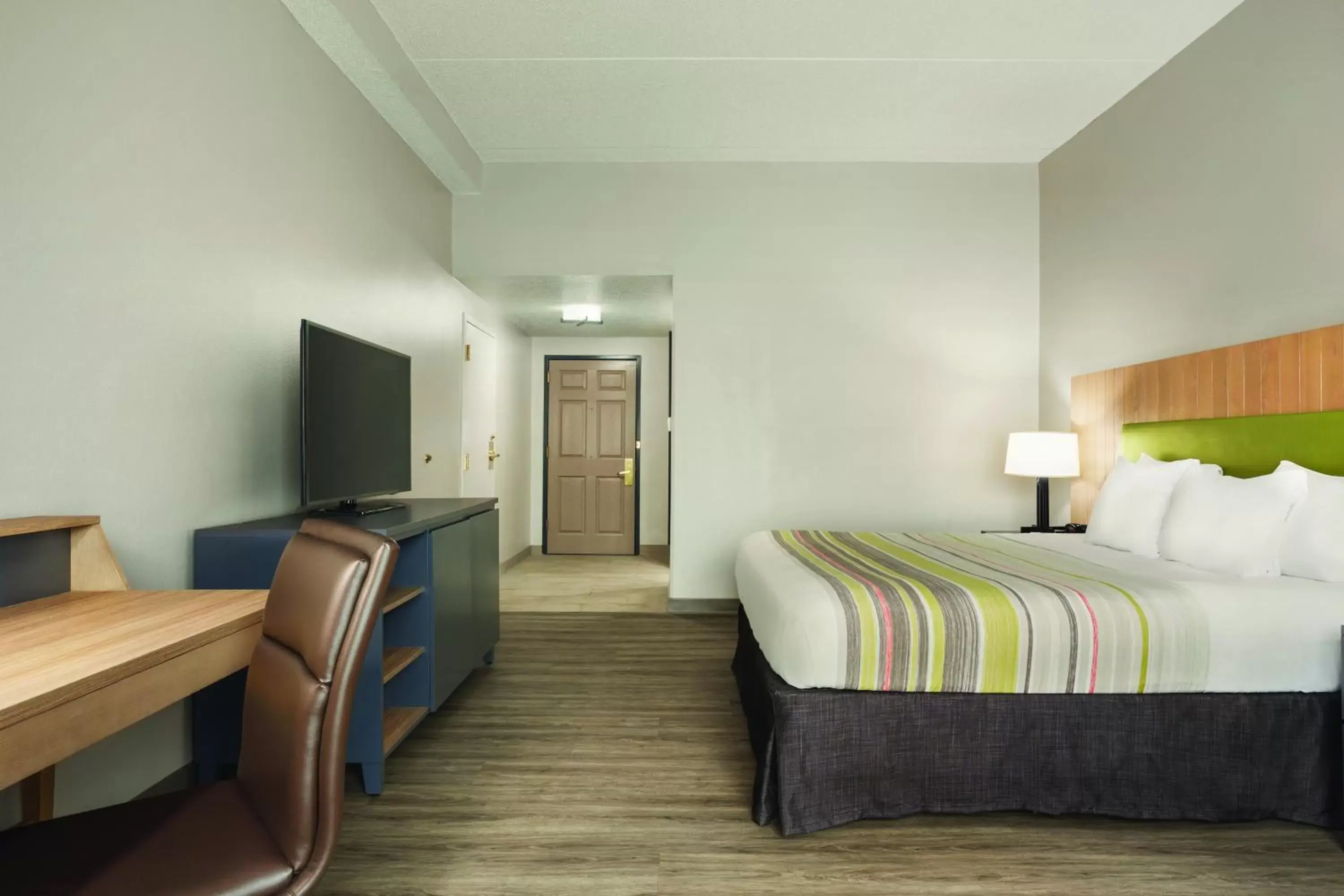 Bedroom, Bed in Country Inn & Suites by Radisson, Chattanooga-Lookout Mountain