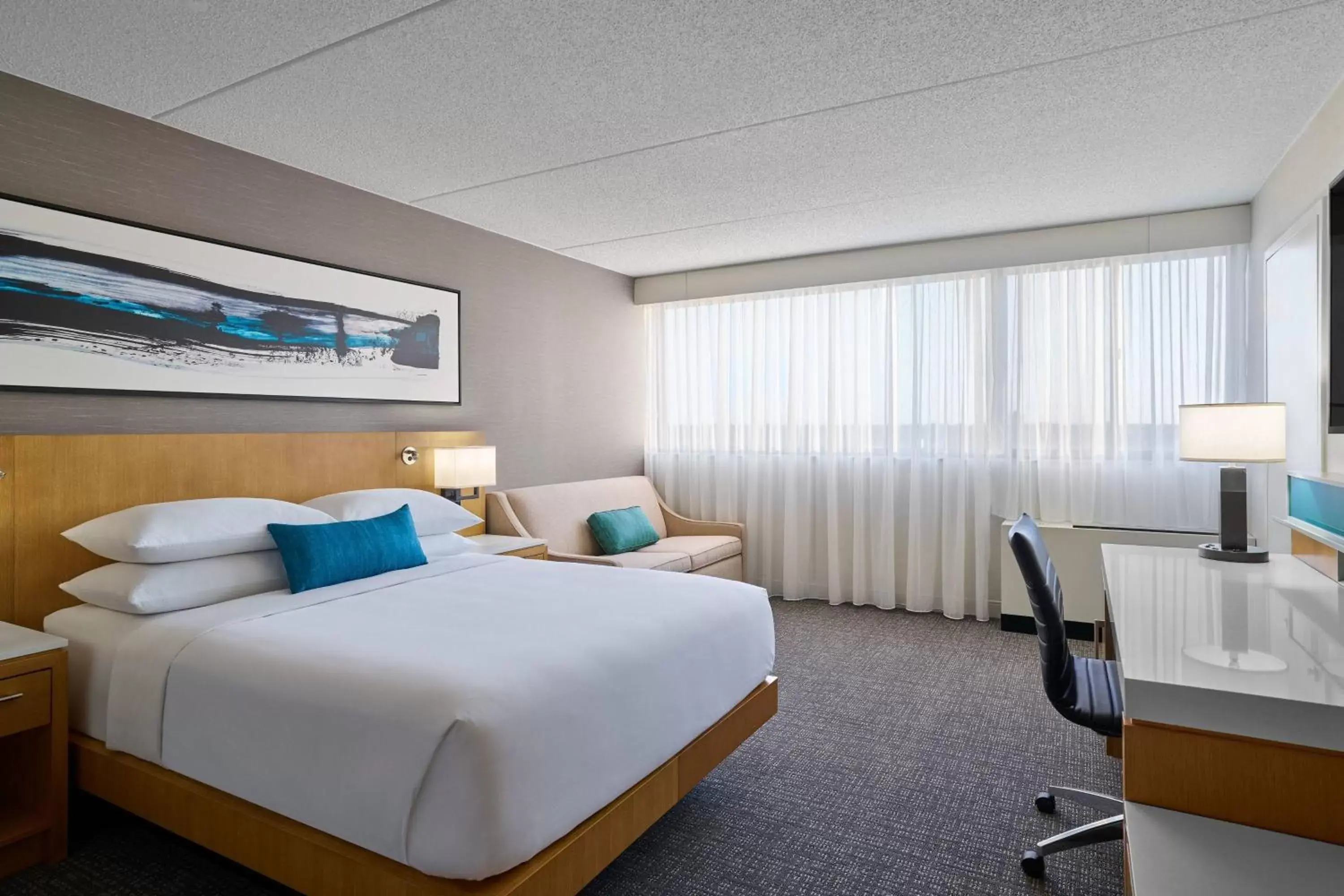 Photo of the whole room, Bed in Delta Hotels by Marriott Muskegon Convention Center