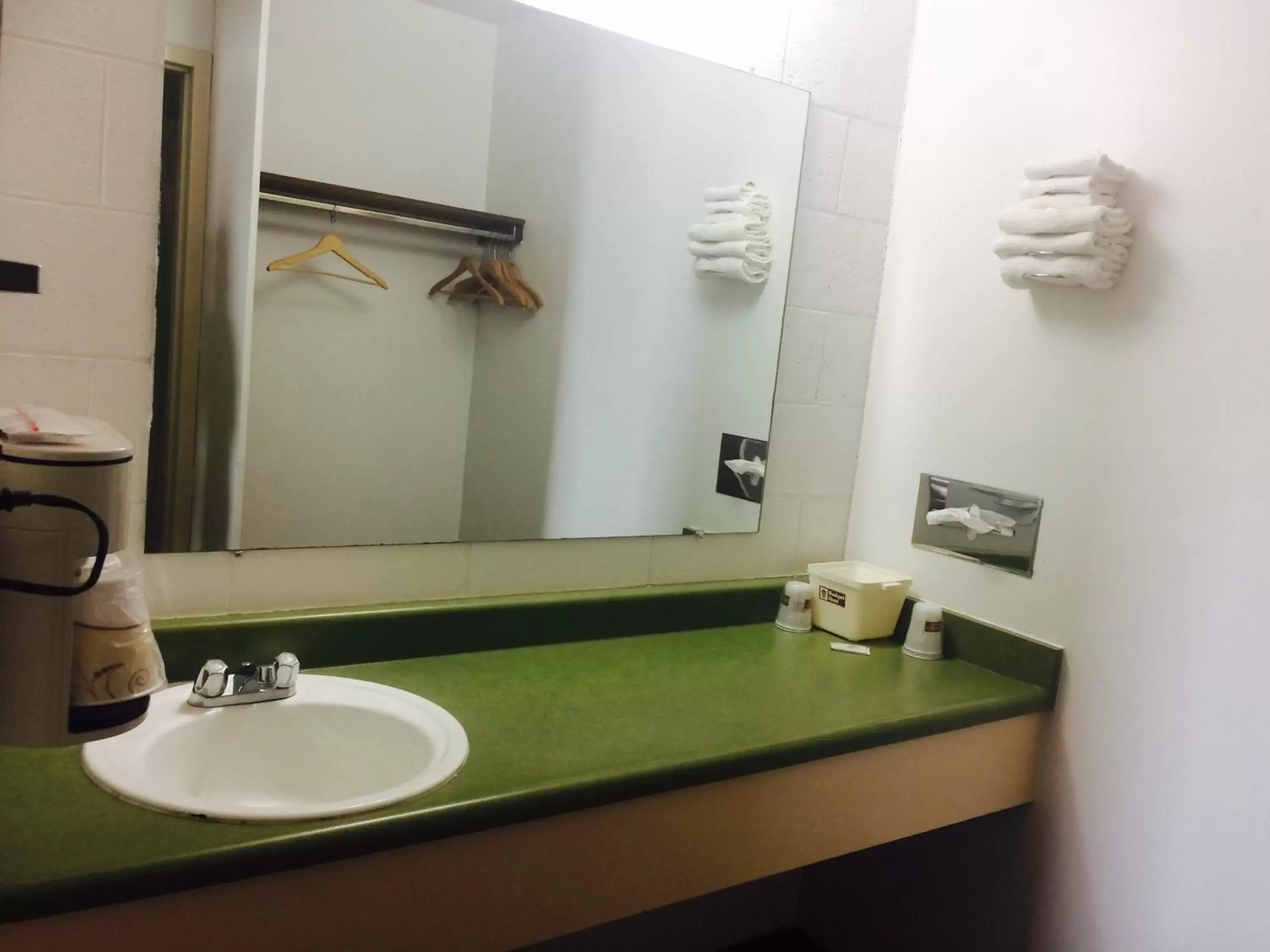 Bathroom in Budget Host Platte Valley Inn