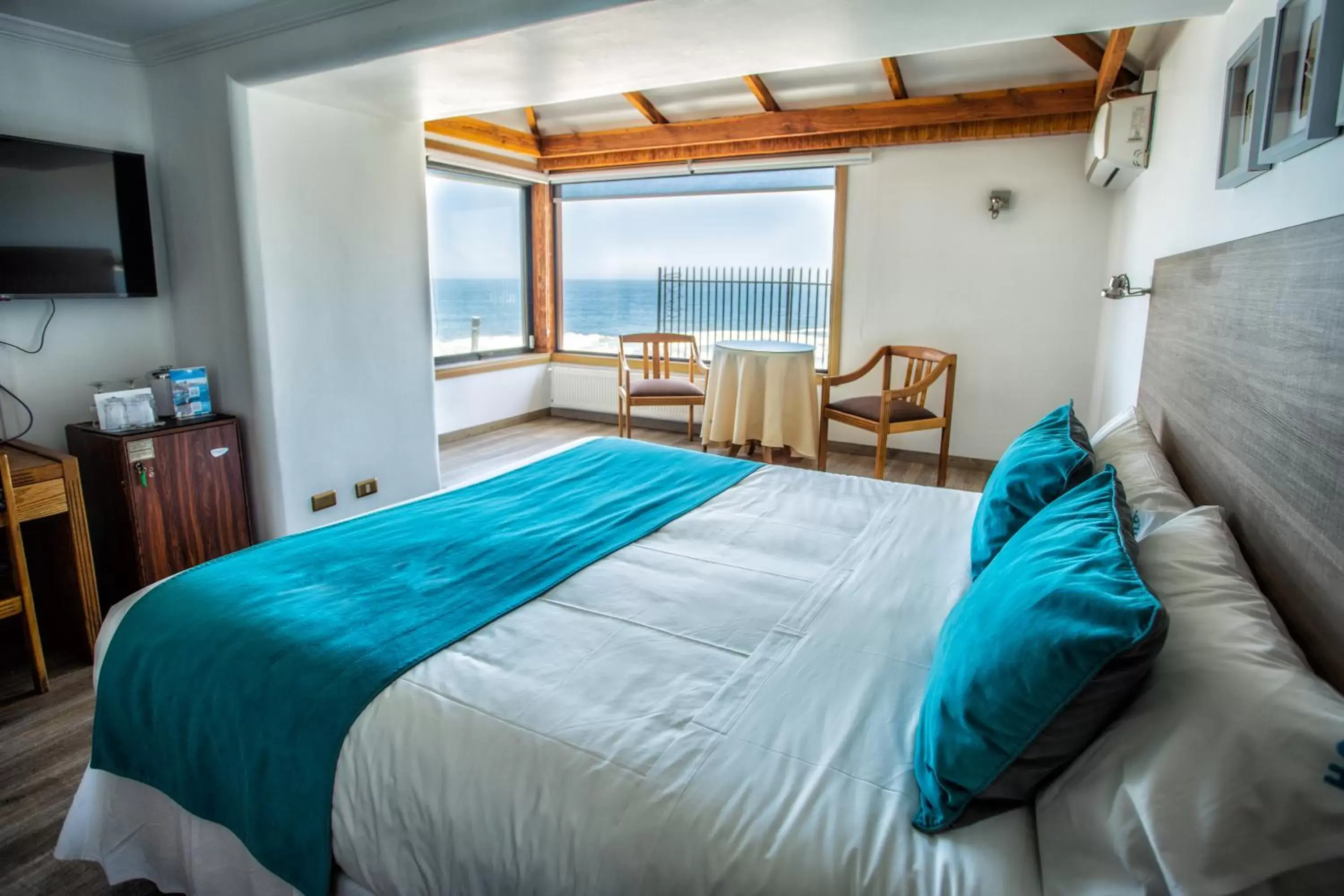 Bed in Hotel Oceanic