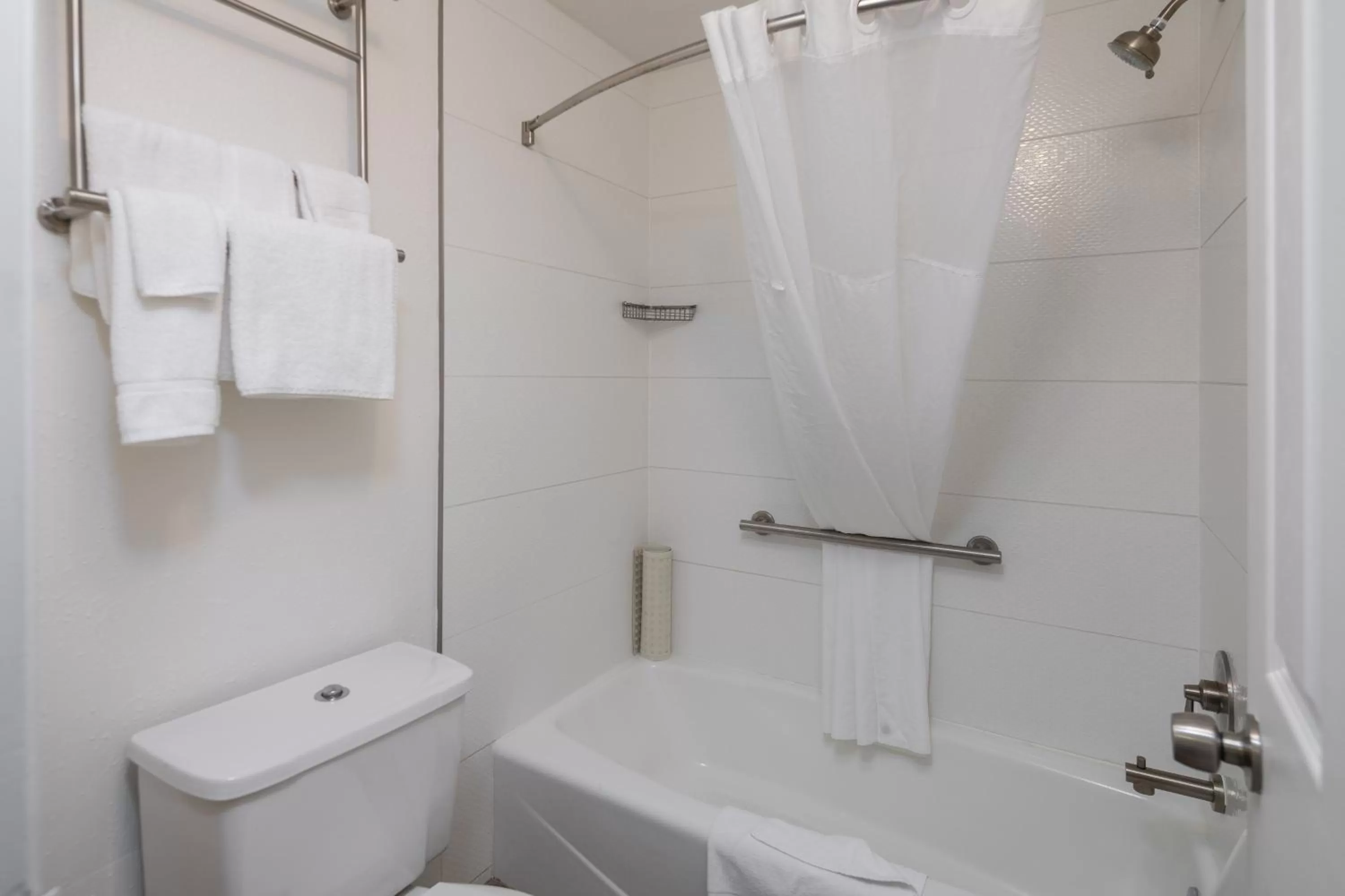 Bath in SOMA Park Inn