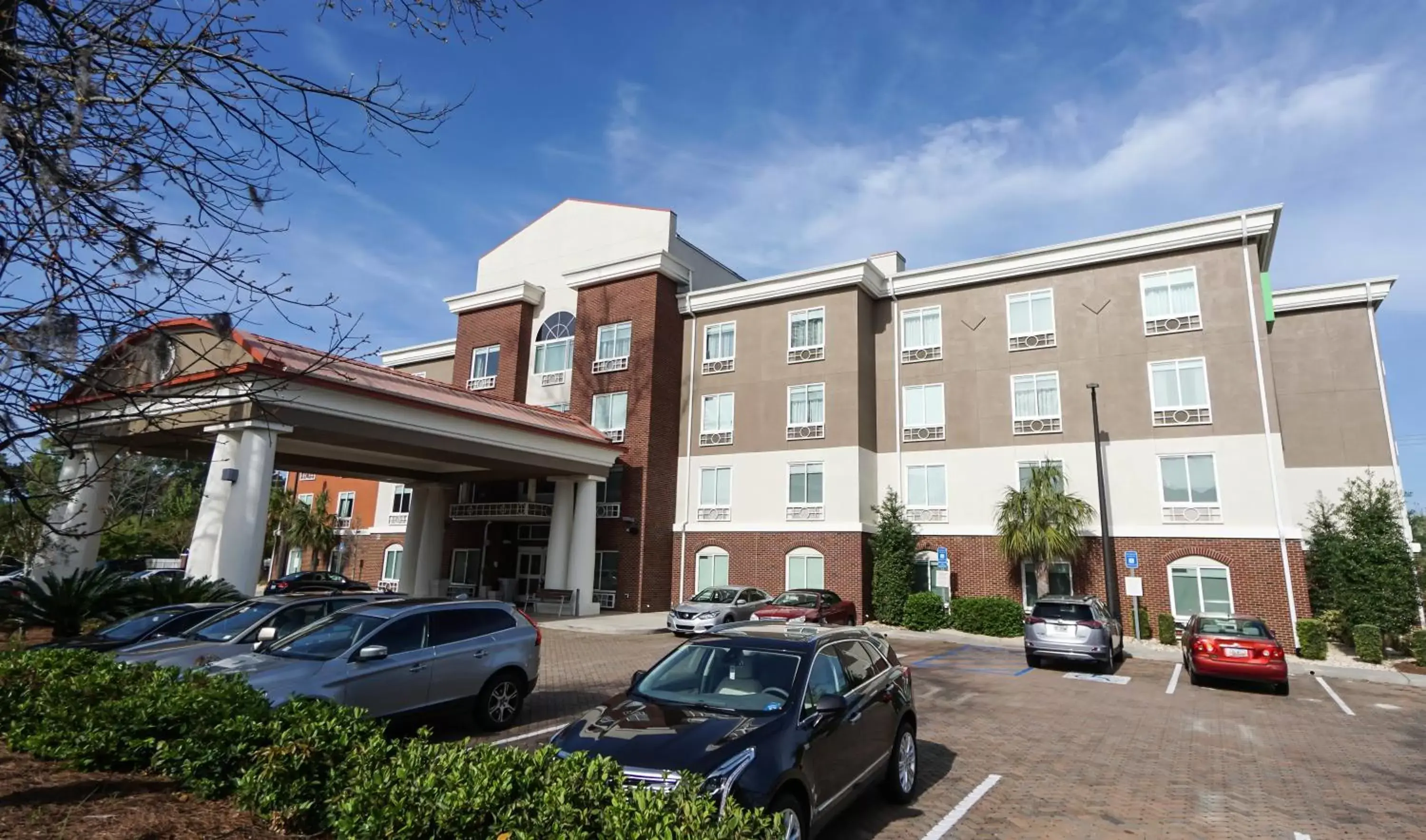 Property Building in Holiday Inn Express Hotel & Suites Savannah Midtown, an IHG Hotel