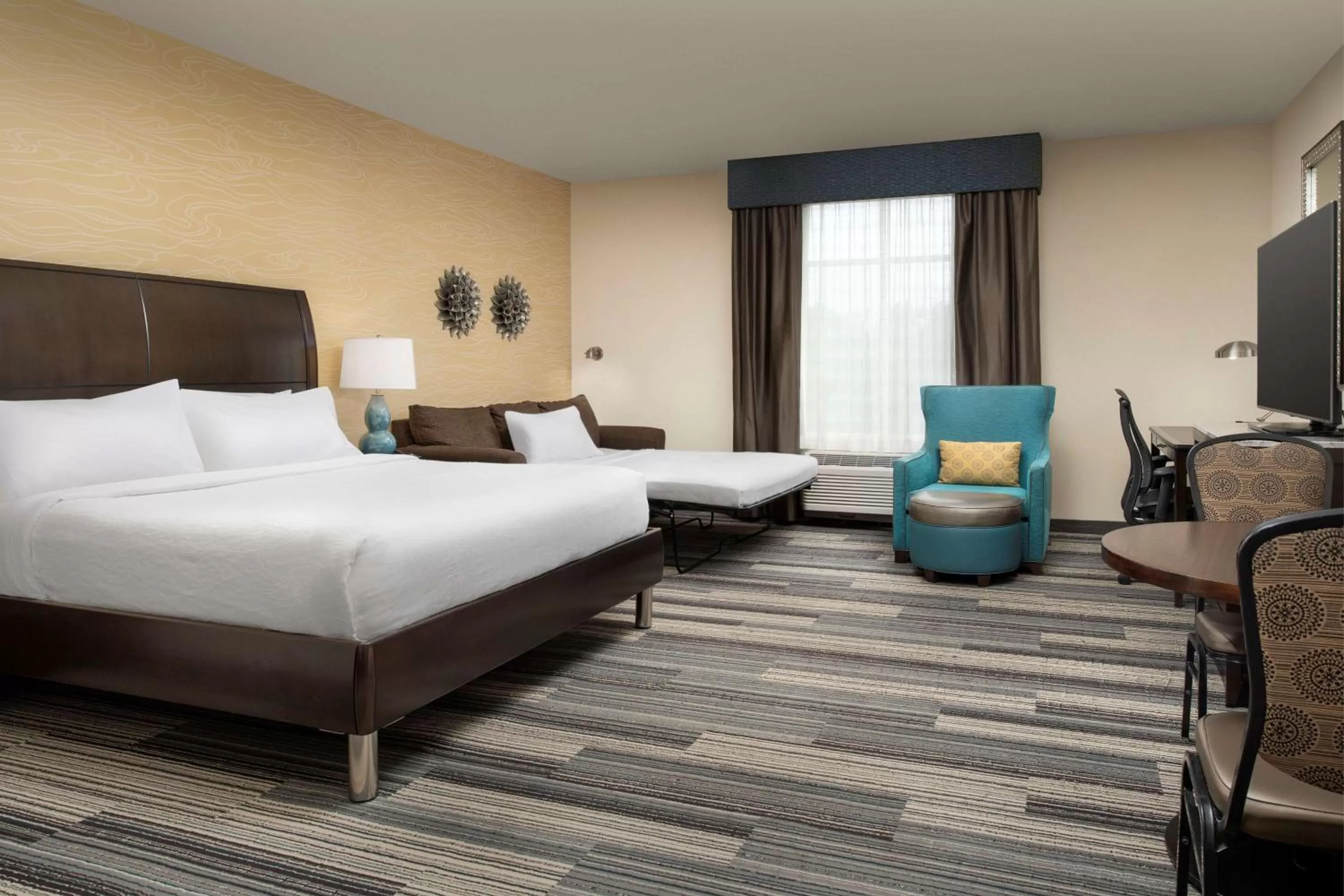Seating area, Bed in Hilton Garden Inn Murfreesboro