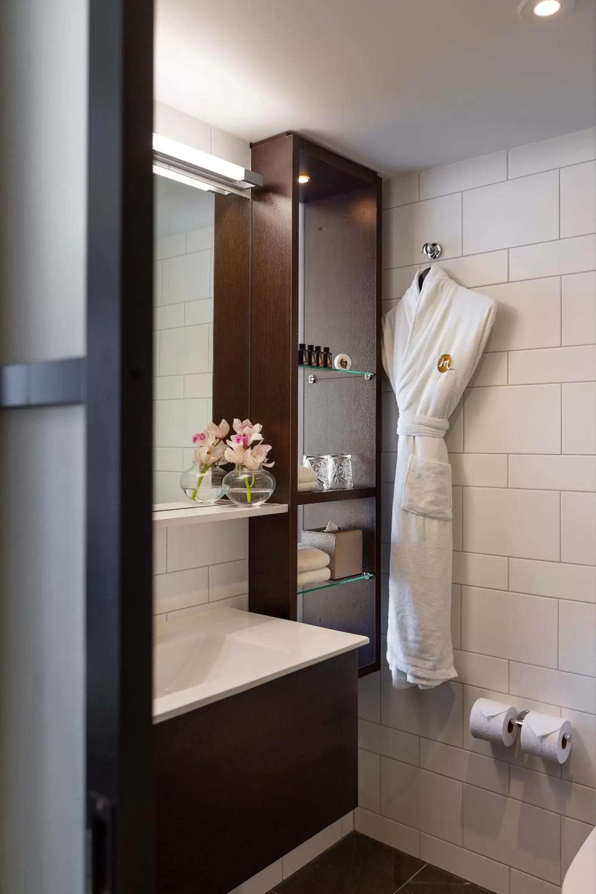 Deluxe Queen Room with Two Queen Beds and Ocean View in Mövenpick Hotel Auckland Deluxe Queen Room with Two Queen Beds and Ocean View in Mövenpick Hotel Auckland