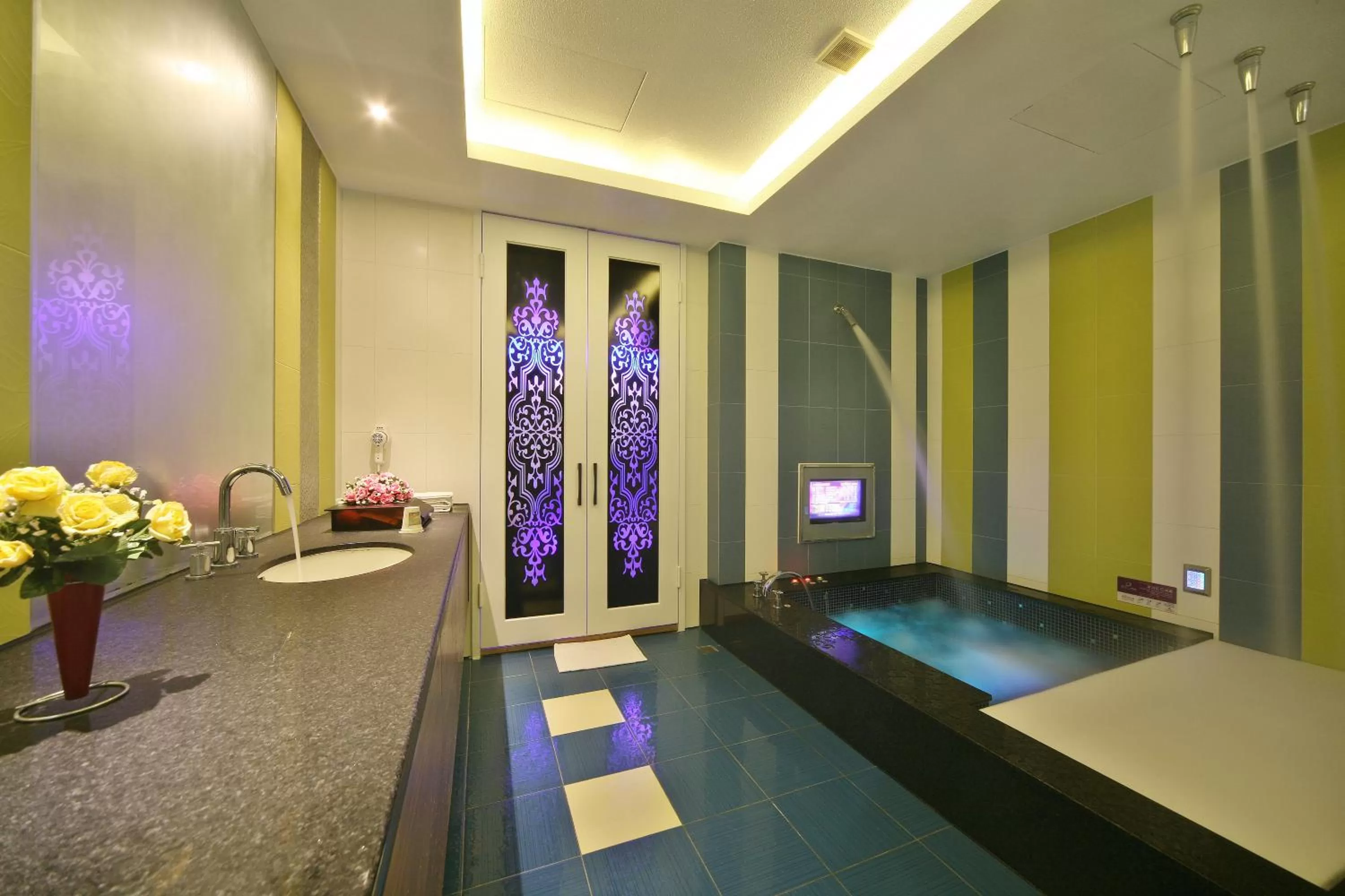 Bathroom in Shining Motel