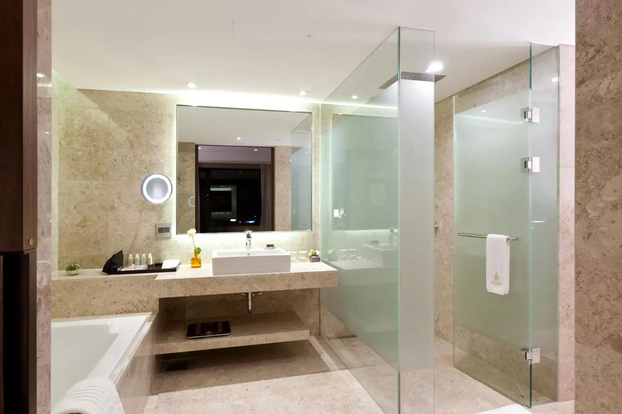 Shower, Bathroom in Hotel Hyundai by Lahan Ulsan