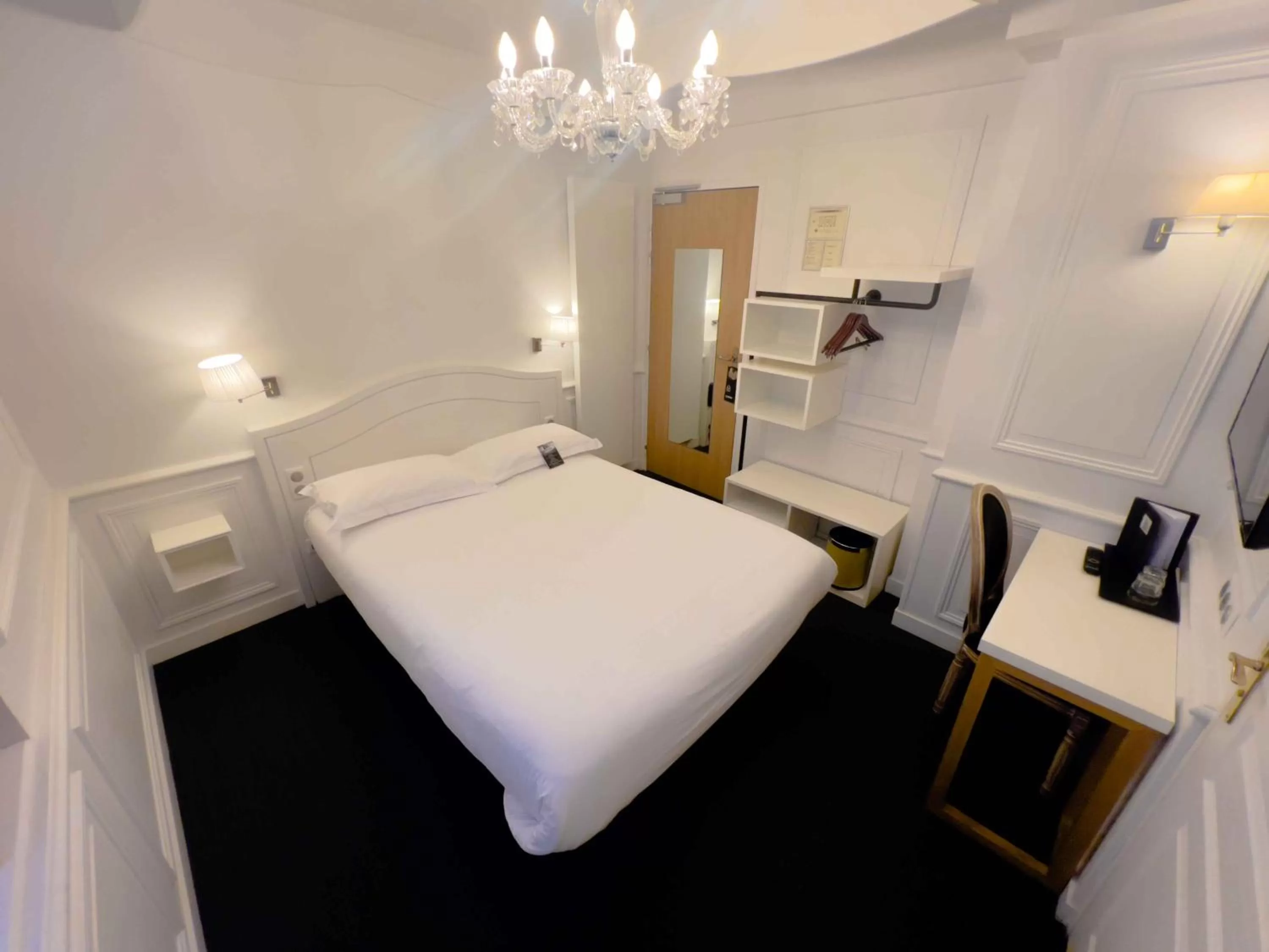 Bedroom, Bed in Le Magic Hall