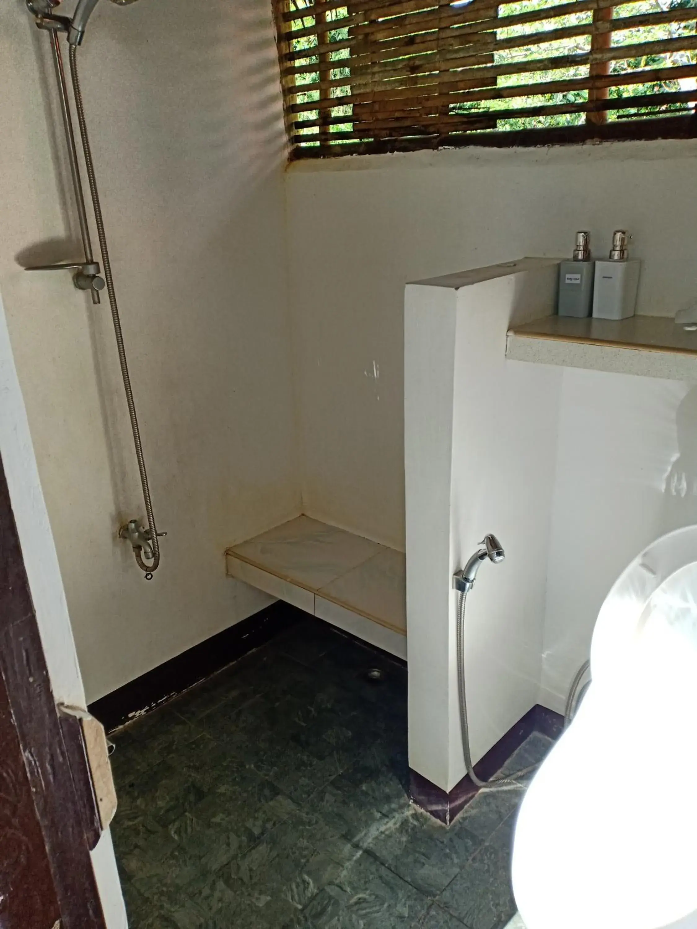 Bathroom in Erlittop Garden Eco Lodge