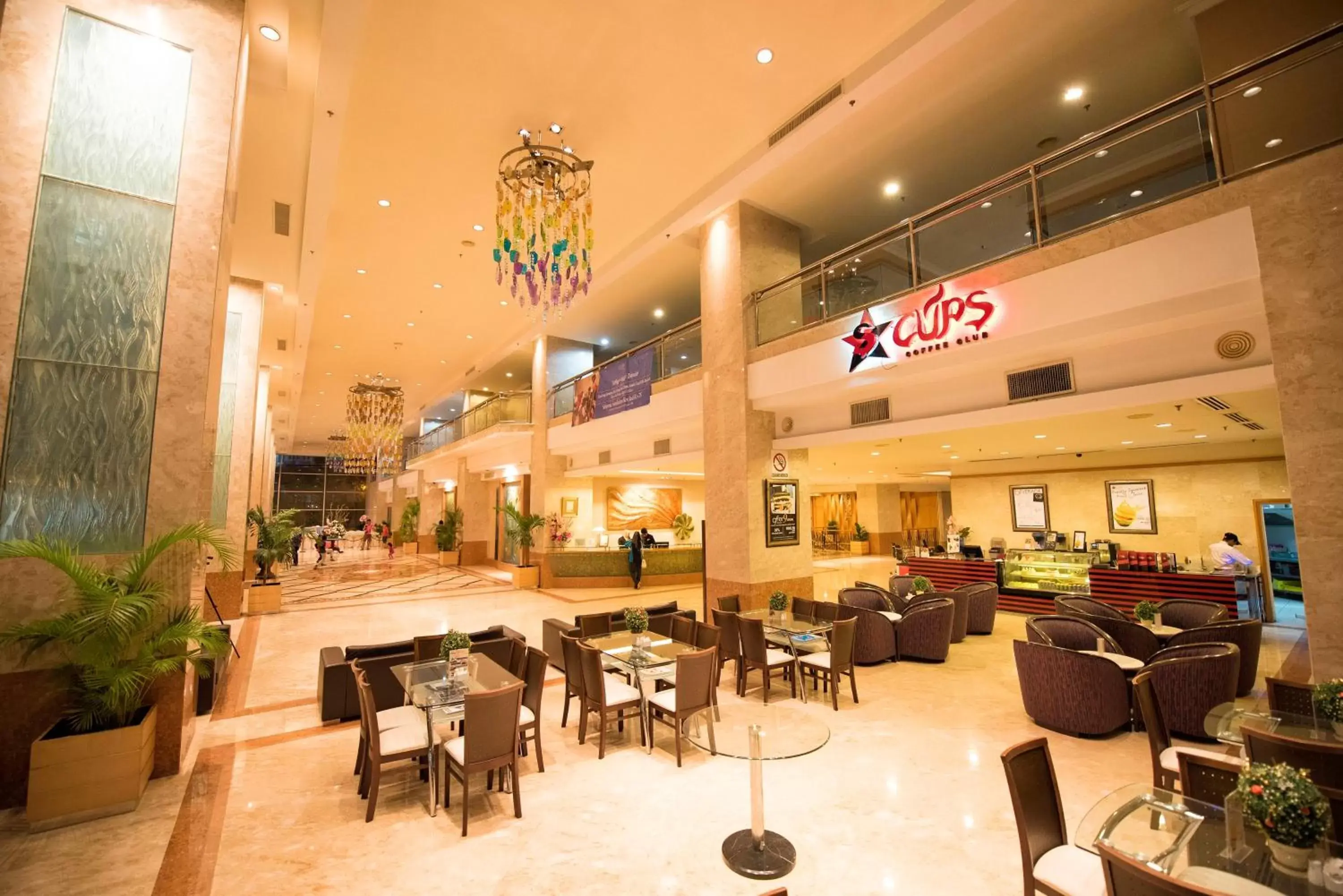 Dining area, Restaurant/Places to Eat in Bayview Hotel Melaka