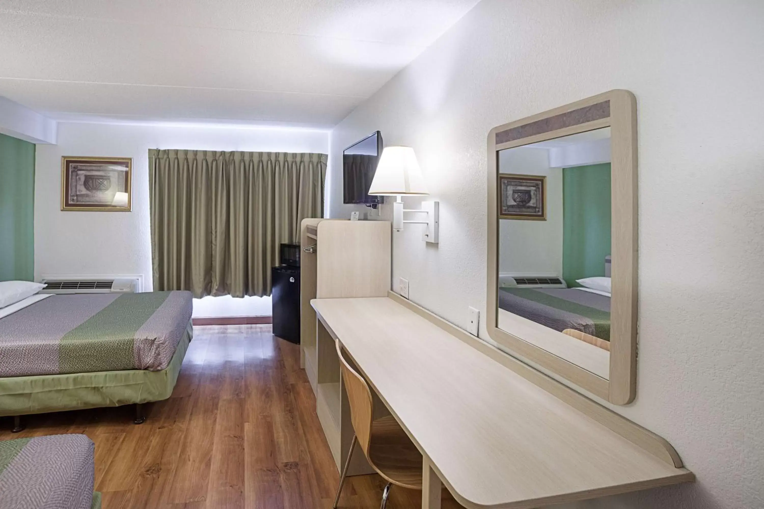 Quadruple Room - Non-Smoking in Motel 6-Binghamton, NY Quadruple Room - Non-Smoking in Motel 6-Binghamton, NY