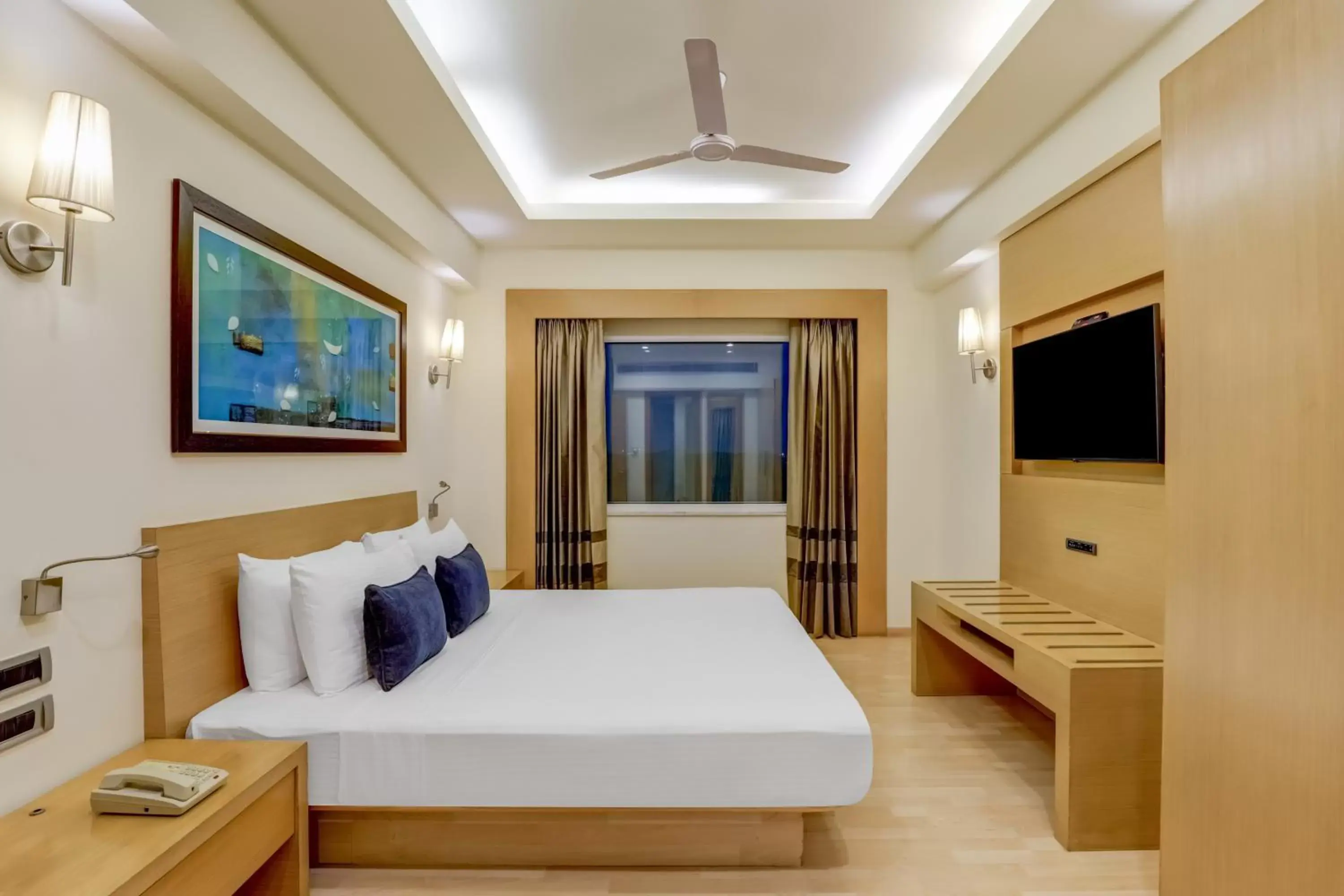 Bedroom in Lemon Tree Premier, Delhi Airport