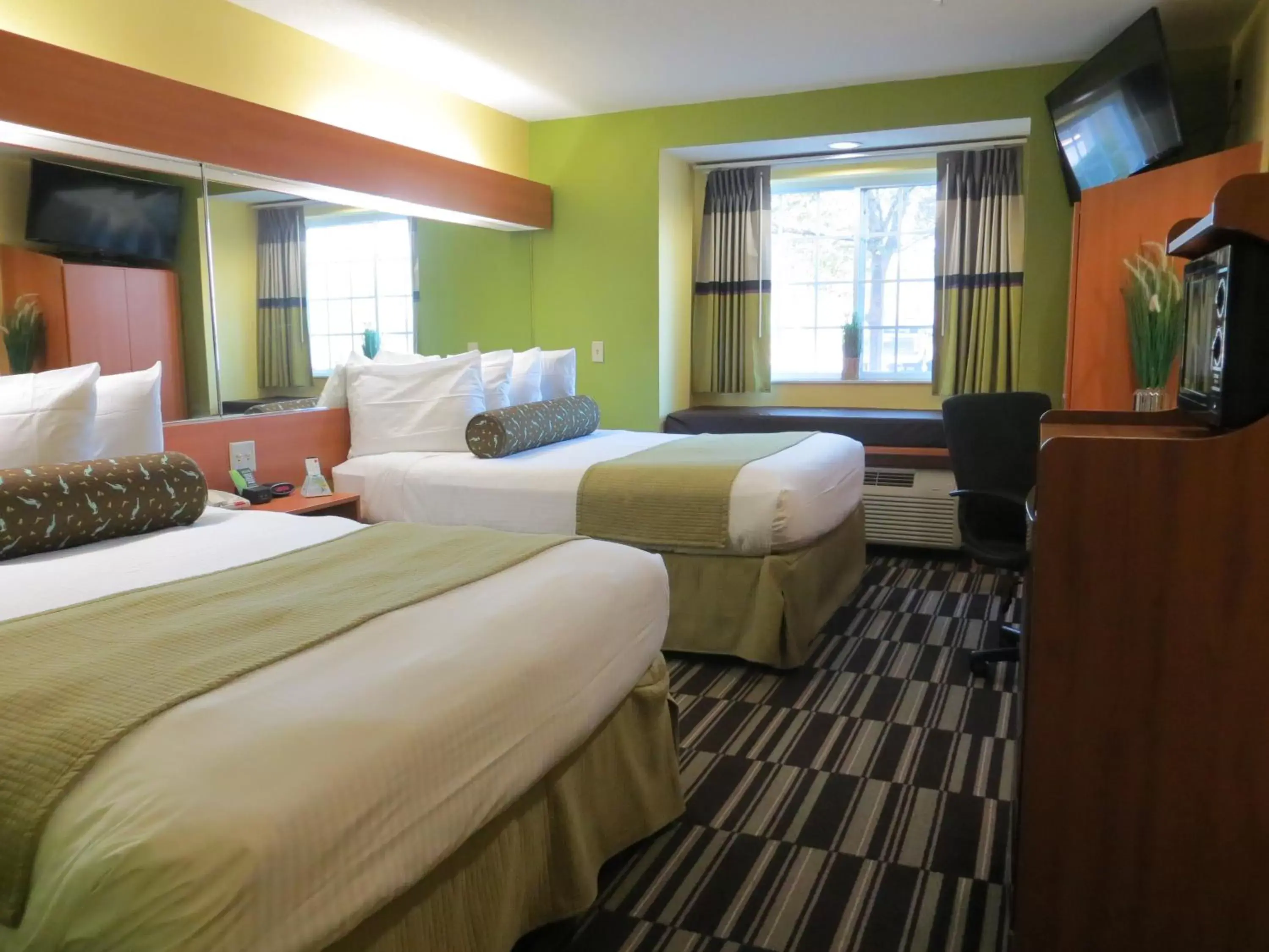 Photo of the whole room, Bed in Microtel Inn & Suites by Wyndham Kingsland