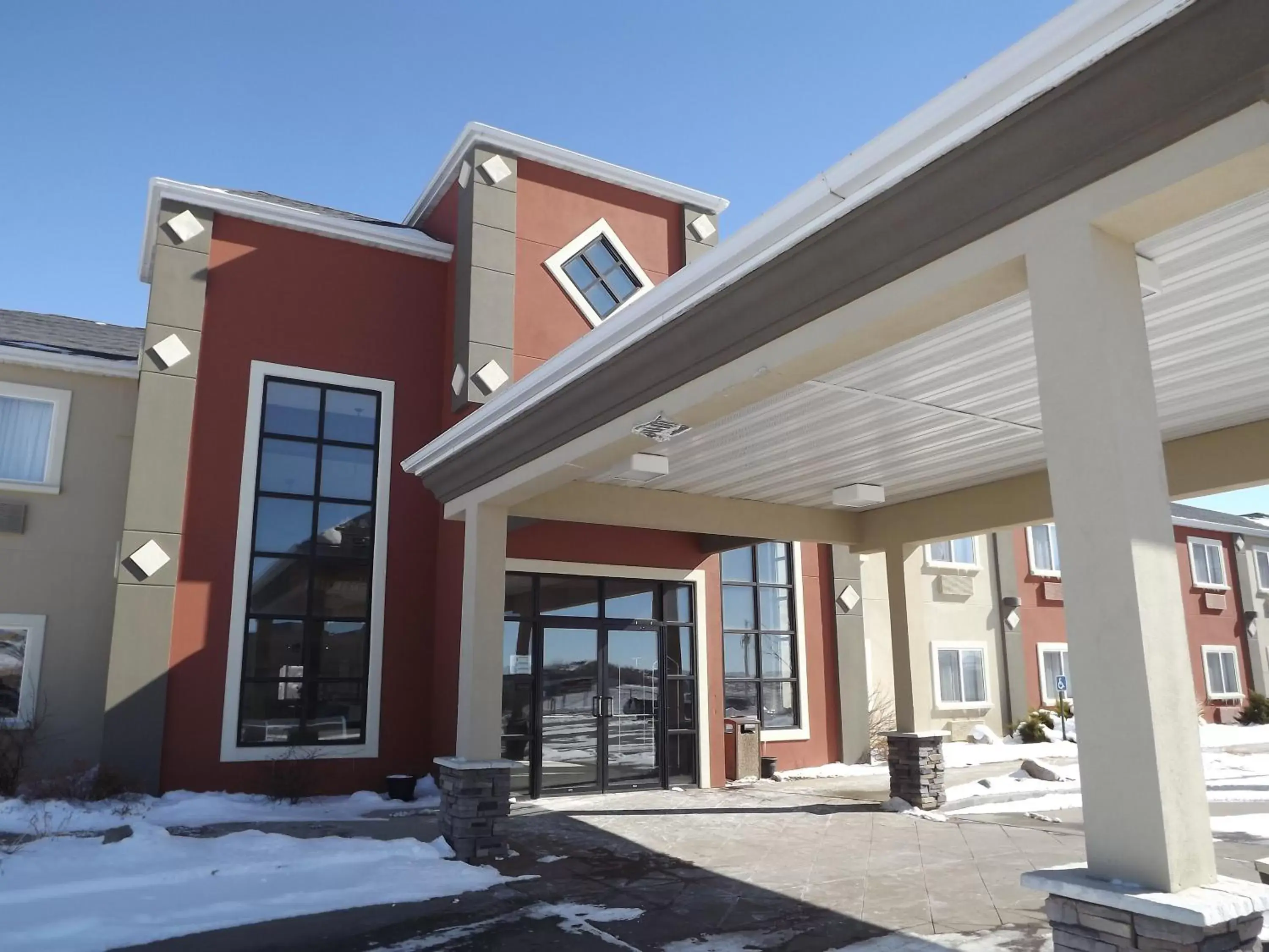 Facade/entrance, Property Building in Howard Johnson by Wyndham Oacoma Hotel & Suites