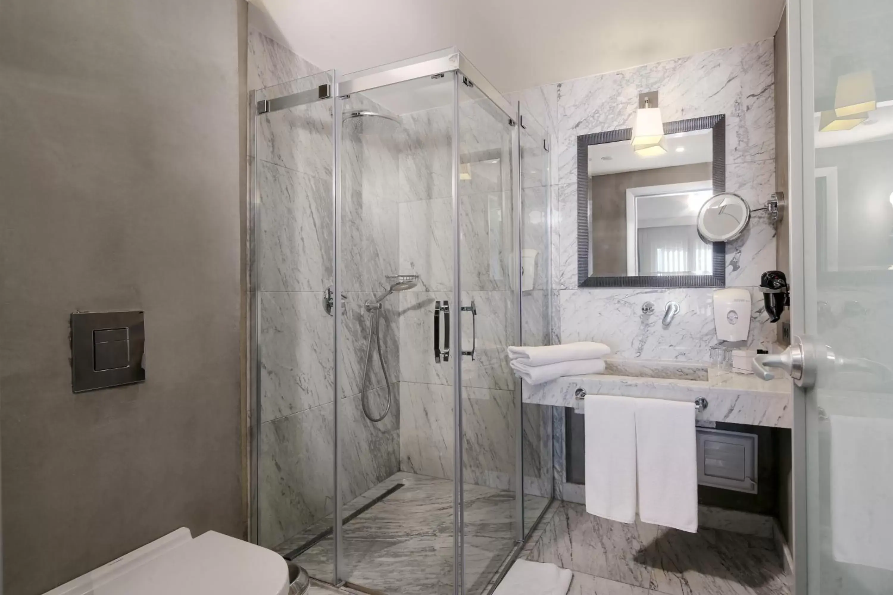 Shower, Bathroom in The Gate 30 Suites Ataşehir