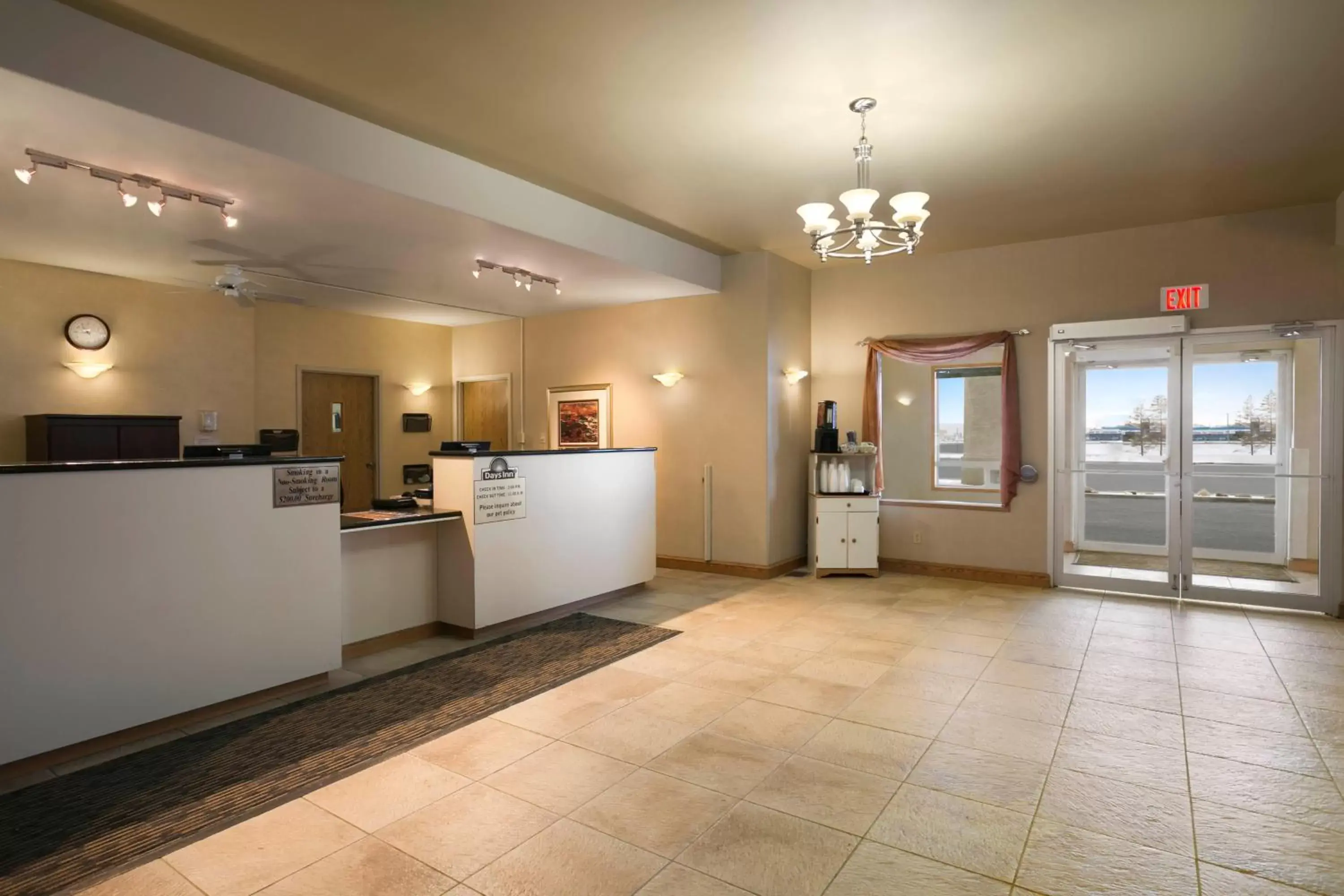Lobby or reception, Kitchen/Kitchenette in Days Inn by Wyndham Moose Jaw