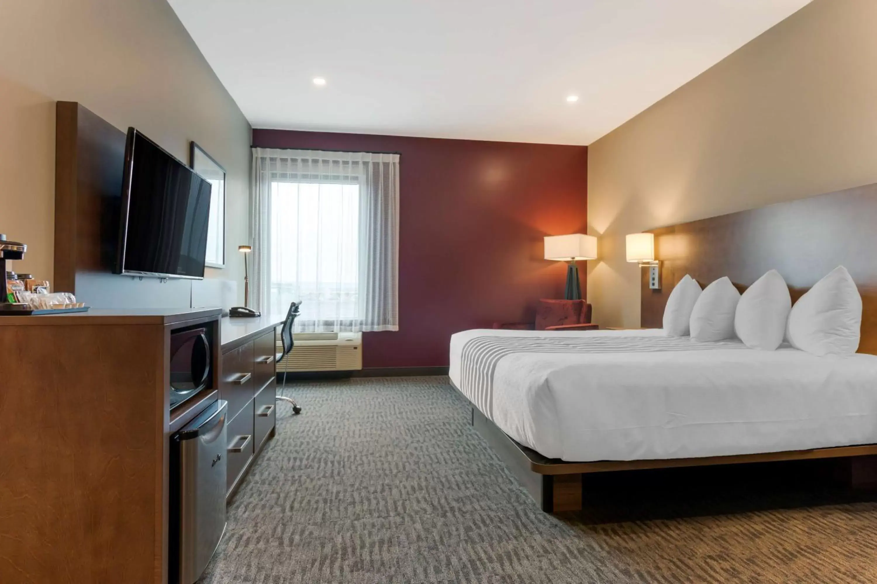 Bedroom, Bed in Best Western Plus Dauphin