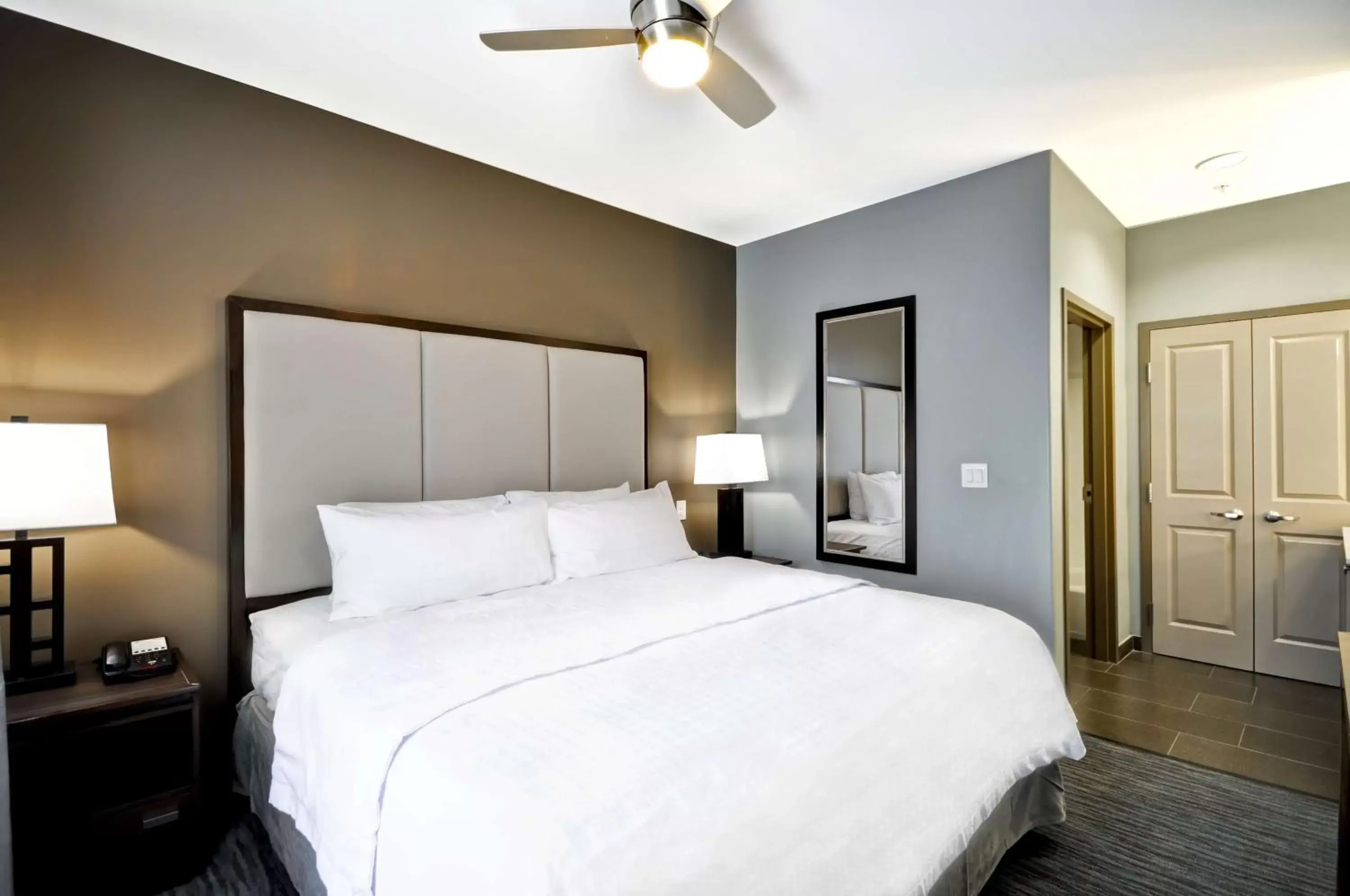 Photo of the whole room, Bed in Homewood Suites by Hilton New Braunfels