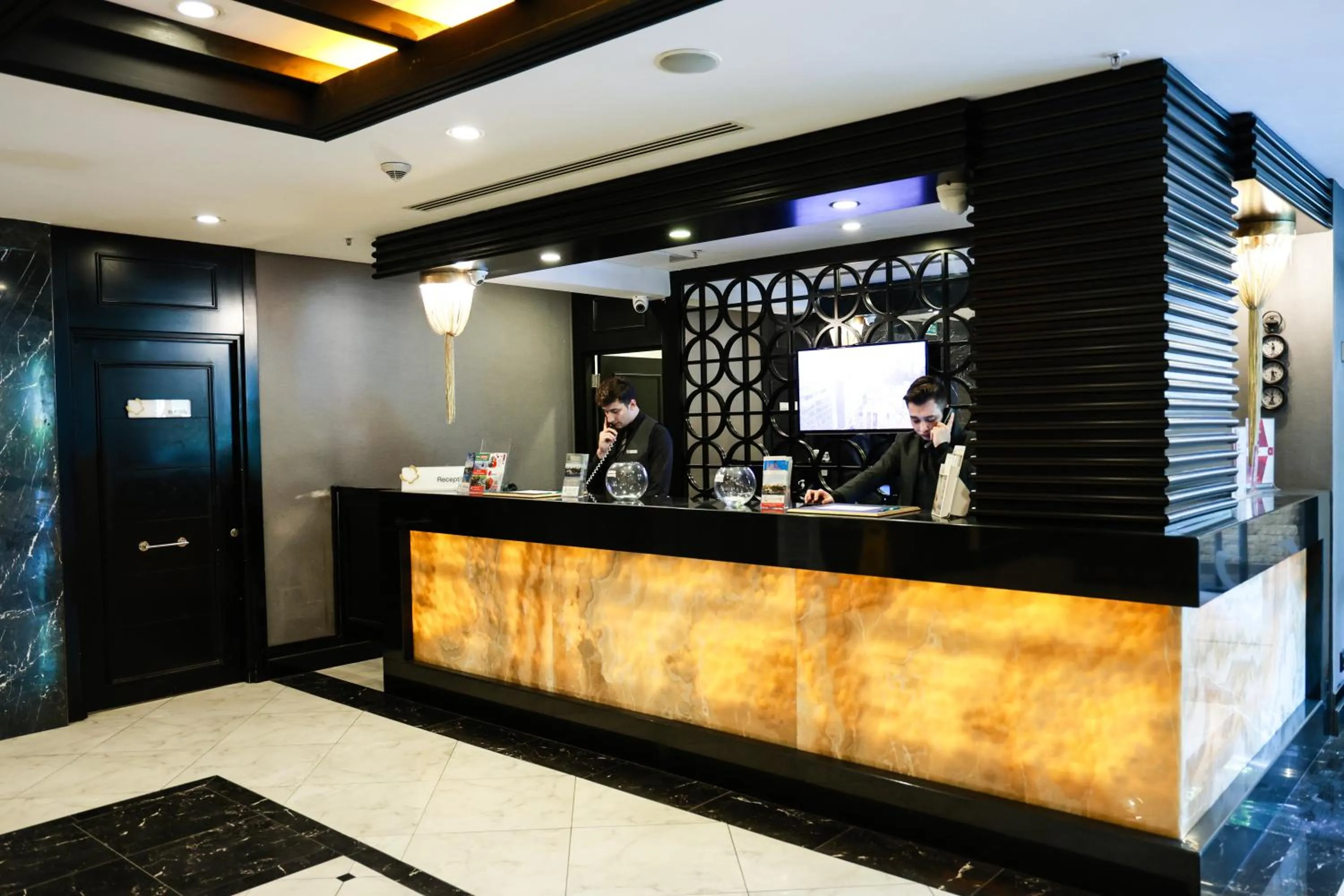 Lobby or reception in Mia Berre Hotels