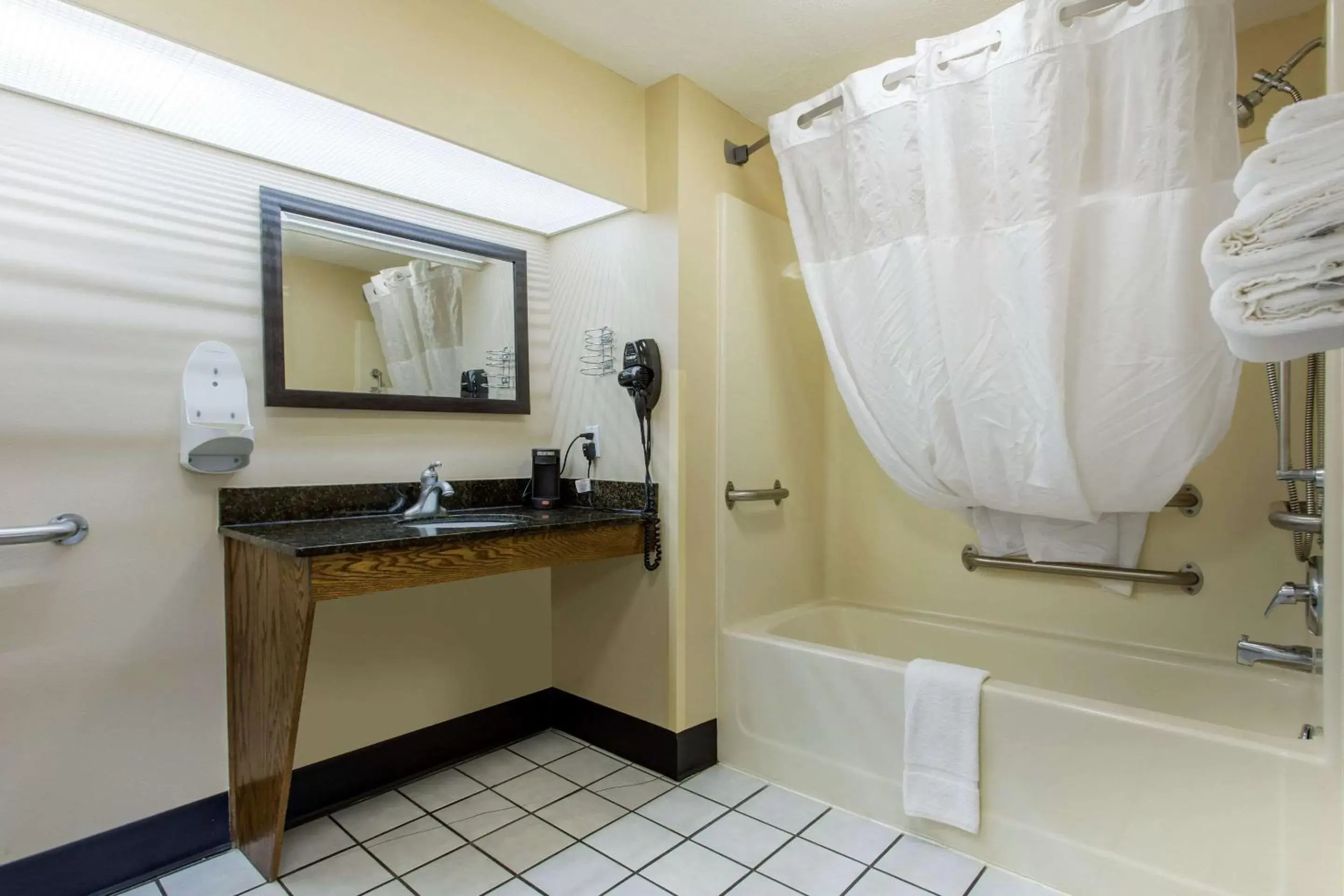 Bathroom in Quality Inn Laurinburg