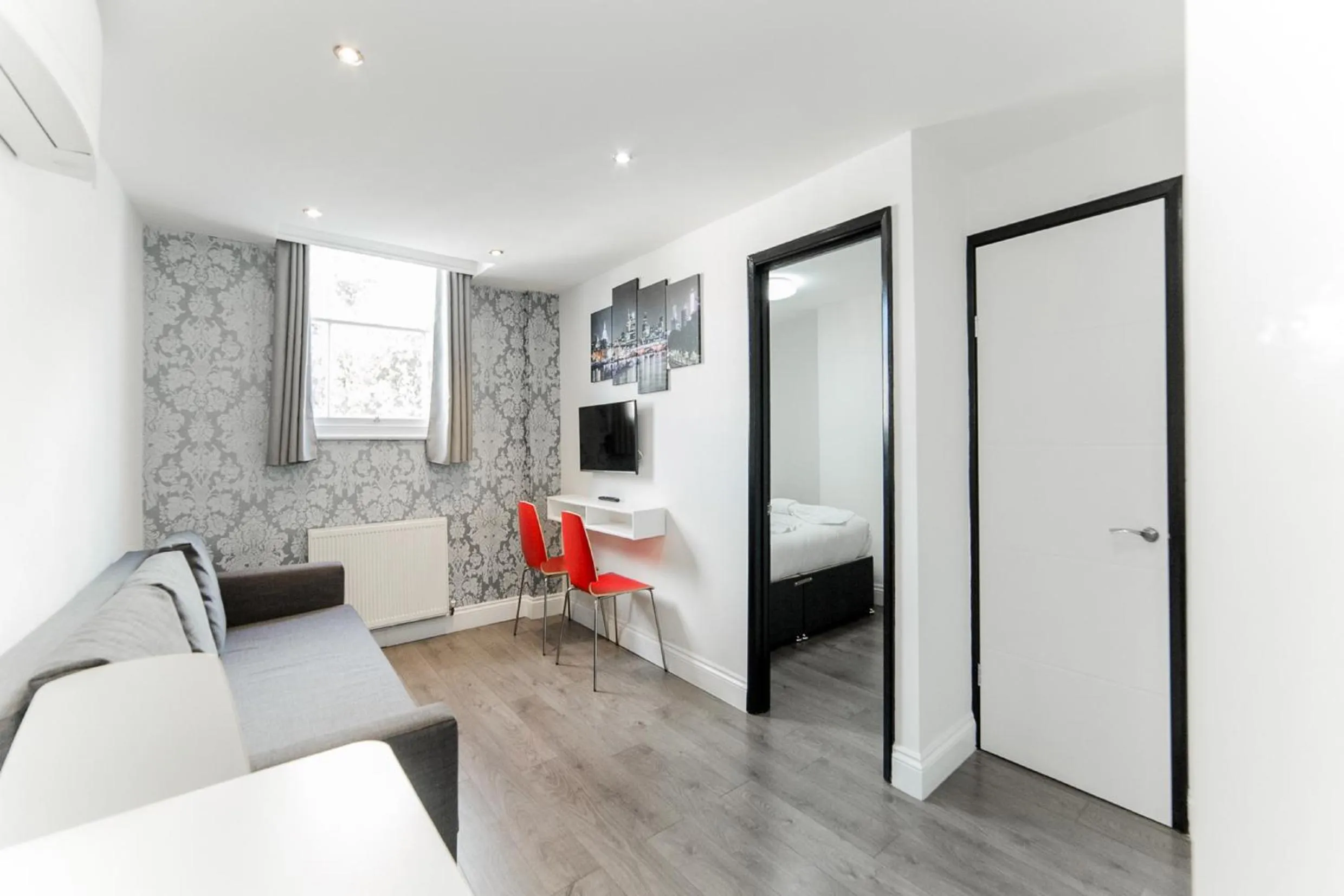 TV and multimedia in Imperial Court Suites