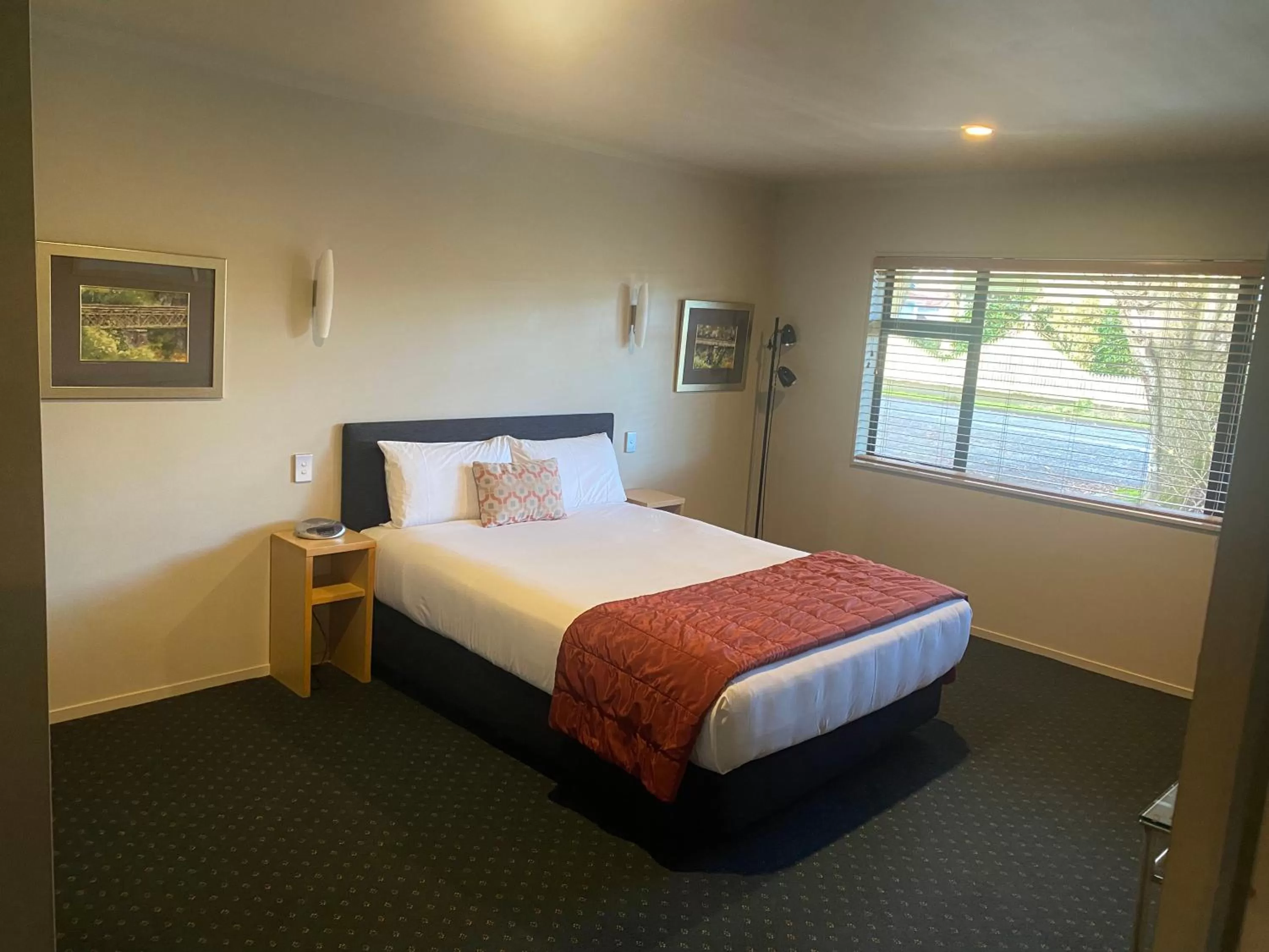 Bed in Bentleys Motor Inn