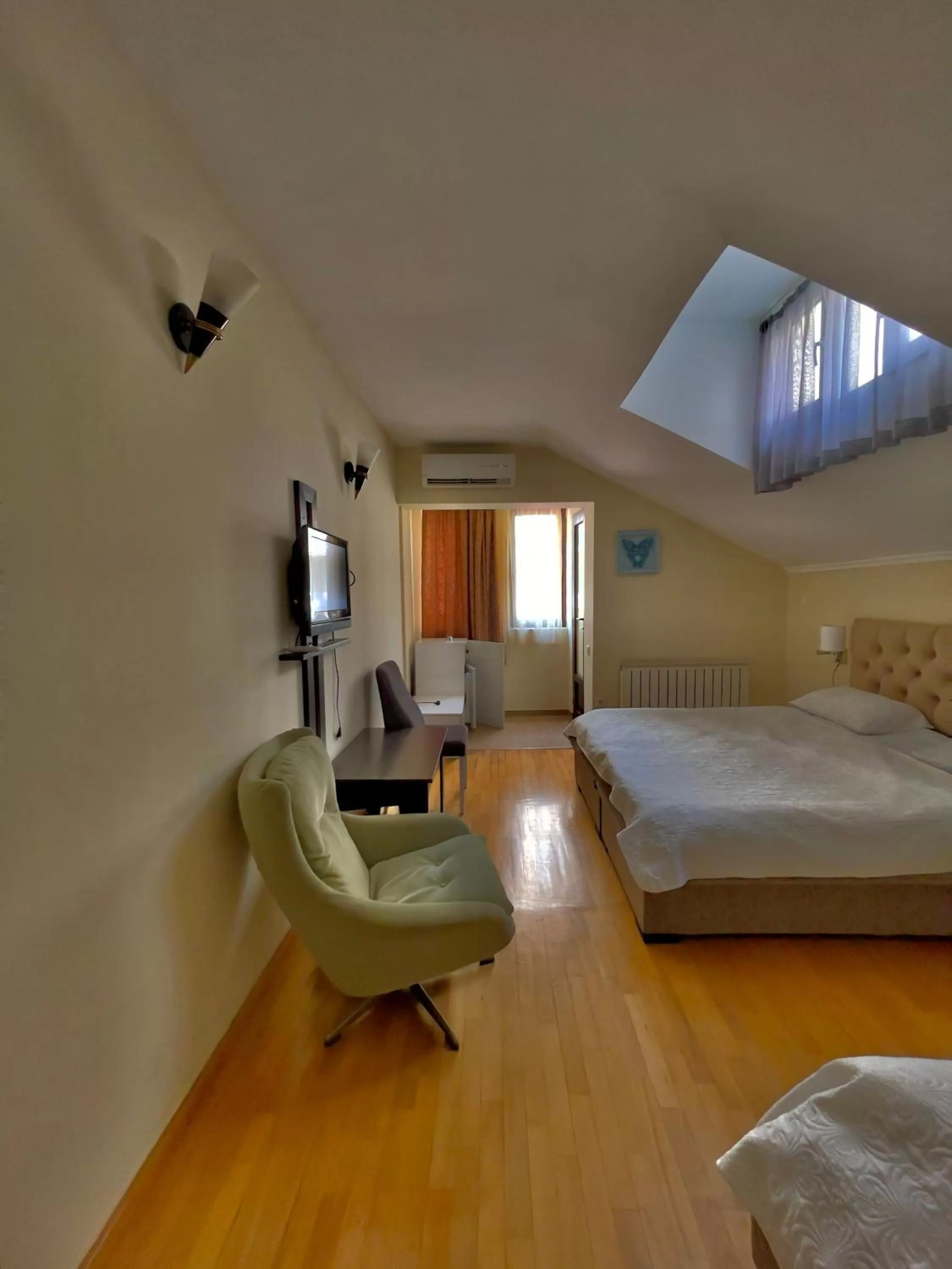 TV and multimedia, Bed in Luxors Garden