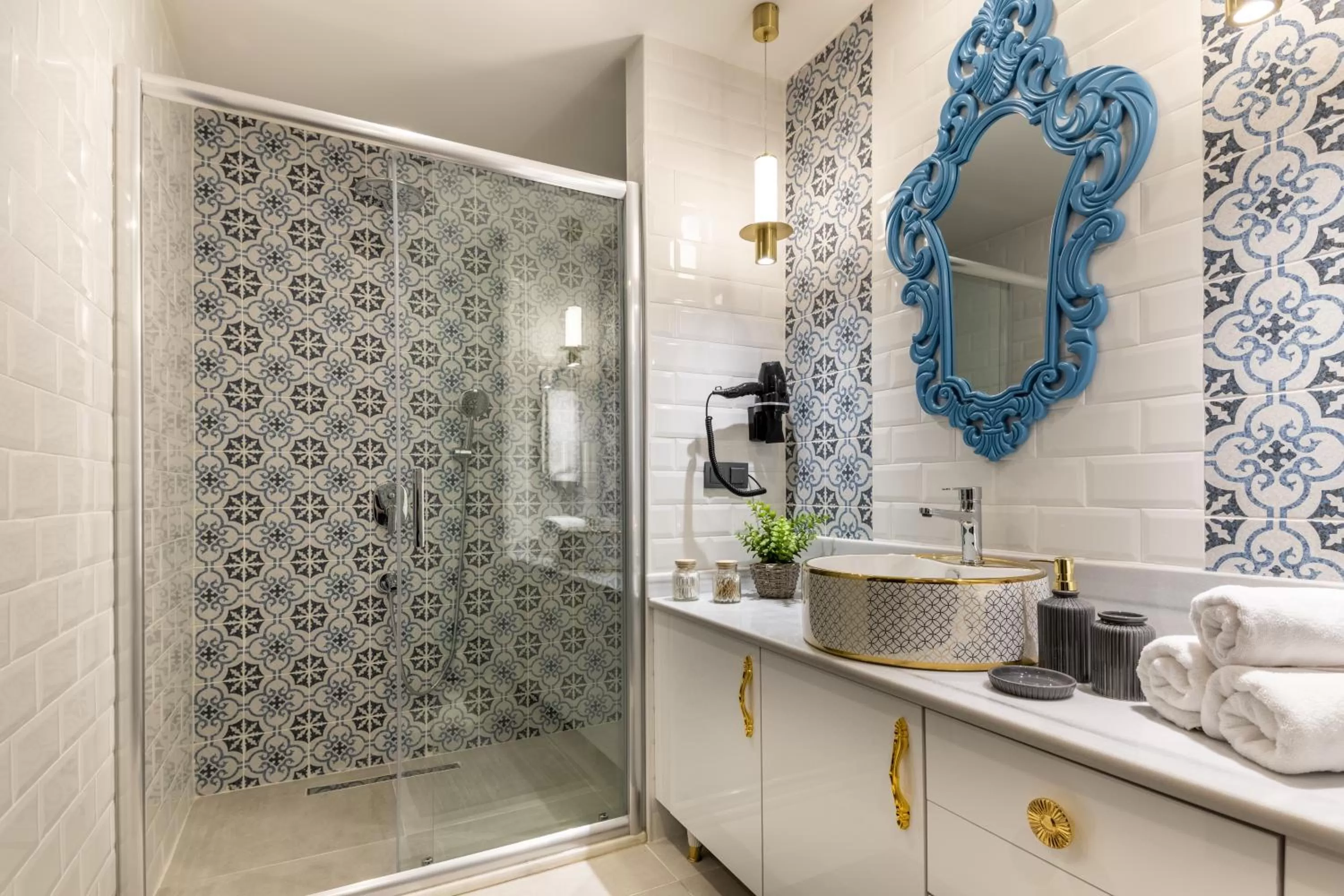 Shower in BayMari Suites City Life