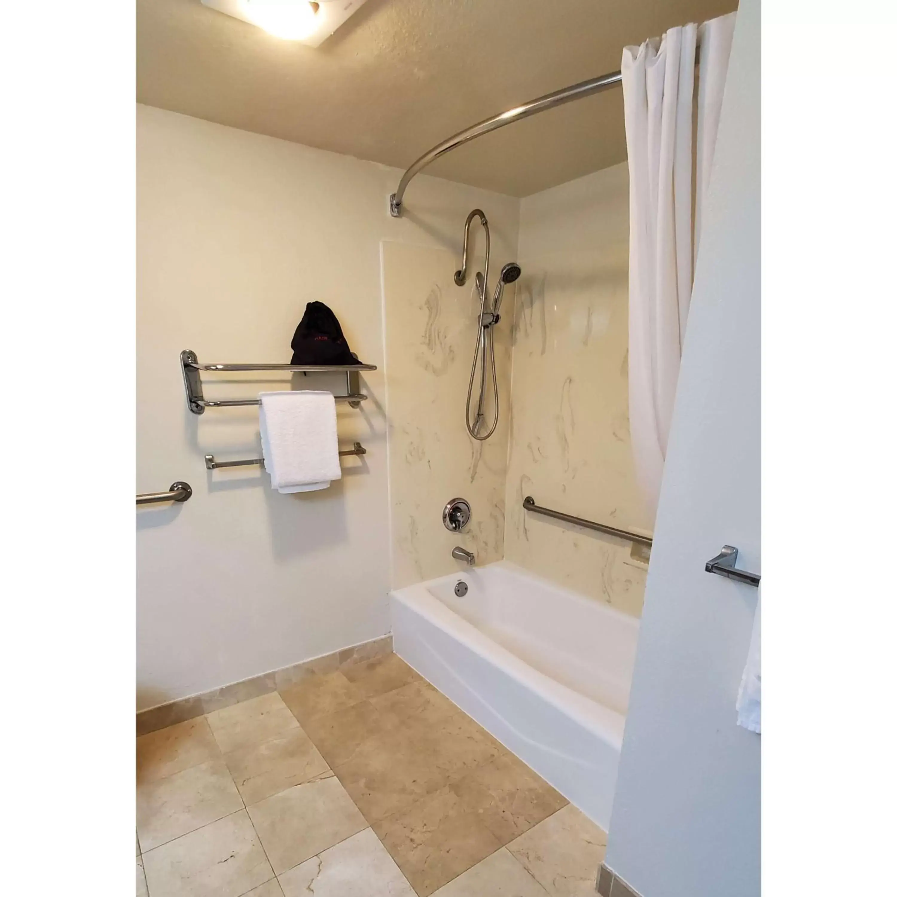 Photo of the whole room, Bathroom in Best Western Plus Northwoods Inn