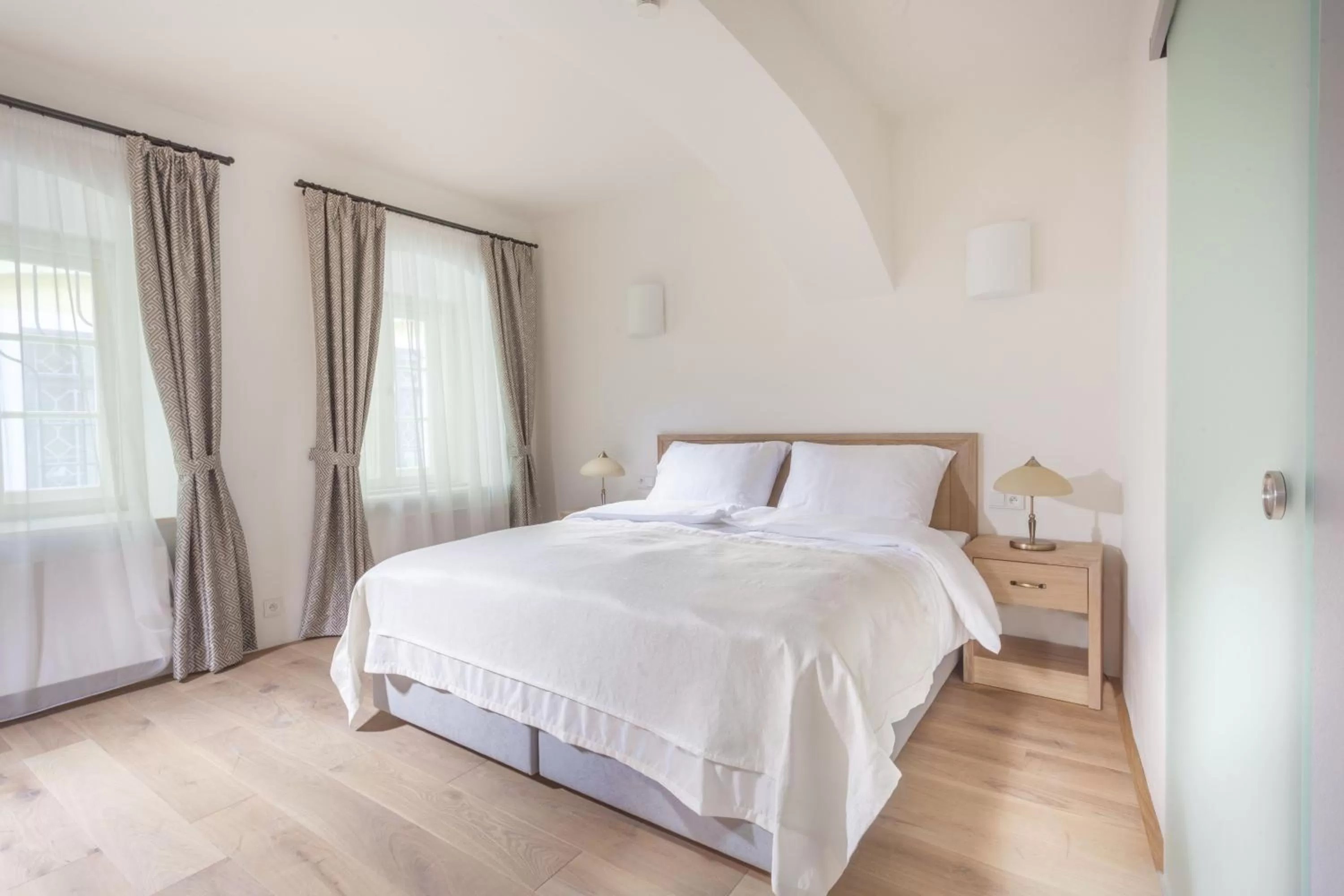 Photo of the whole room, Bed in Hotel At the White Lily