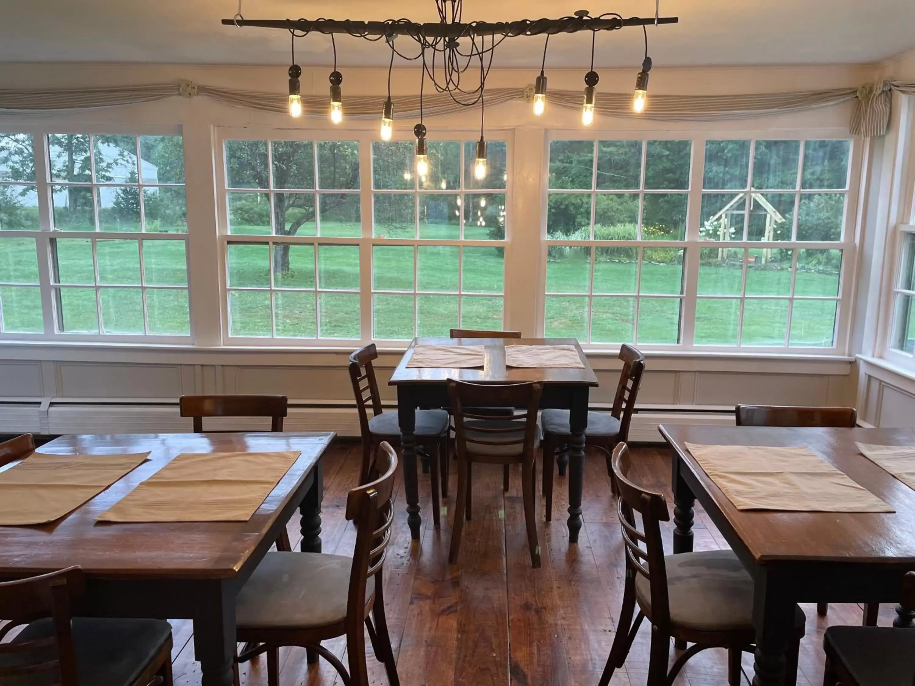 Dining area, Restaurant/Places to Eat in Stone Hearth Inn and Eatery