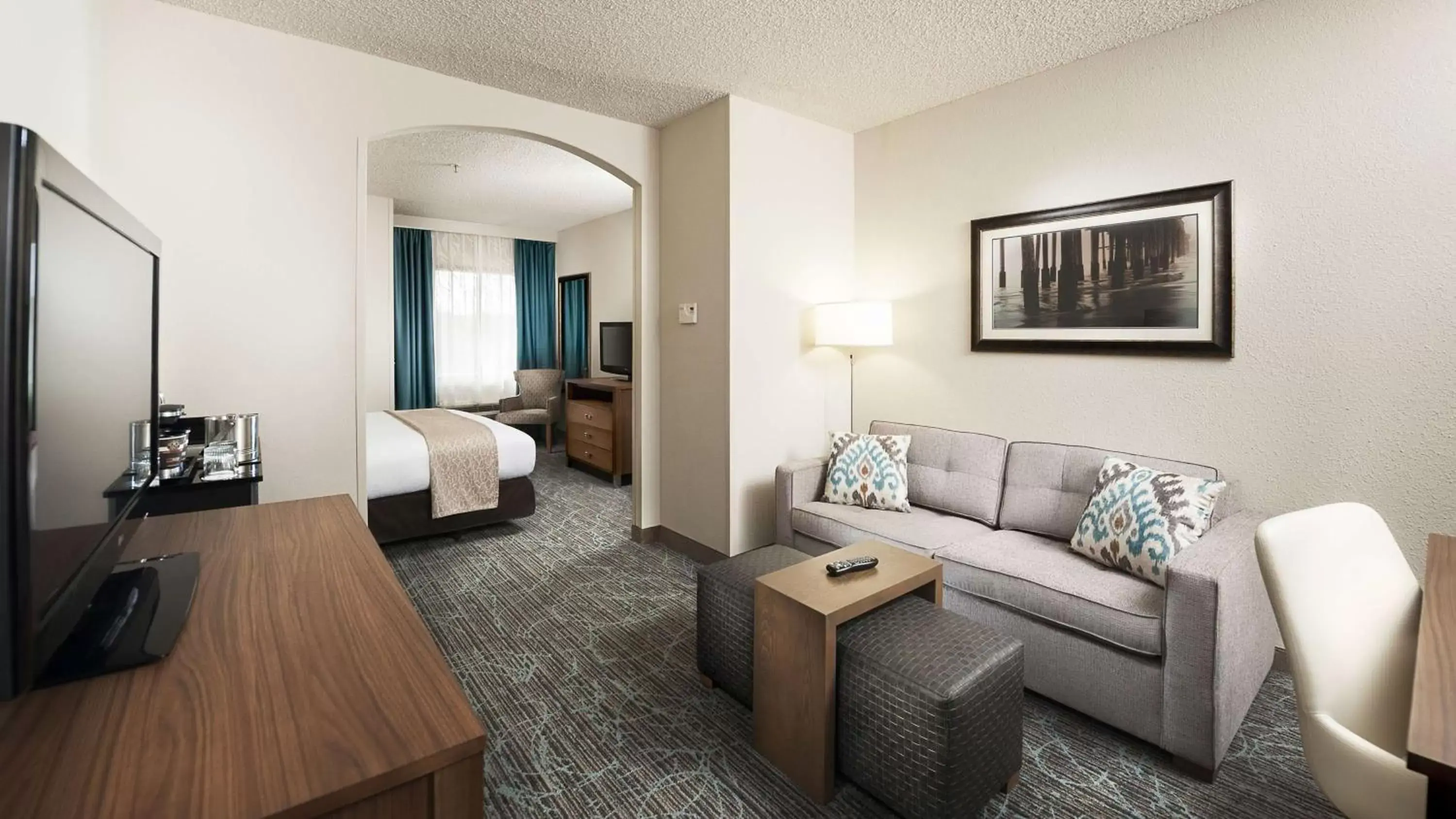 Bedroom, Seating Area in DoubleTree by Hilton Hotel West Palm Beach Airport