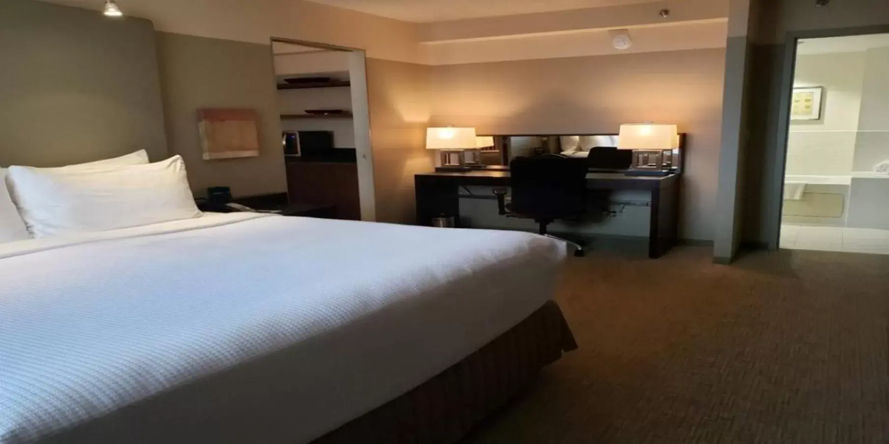 Photo of the whole room, Bed in Crowne Plaza - Chicago West Loop, an IHG Hotel