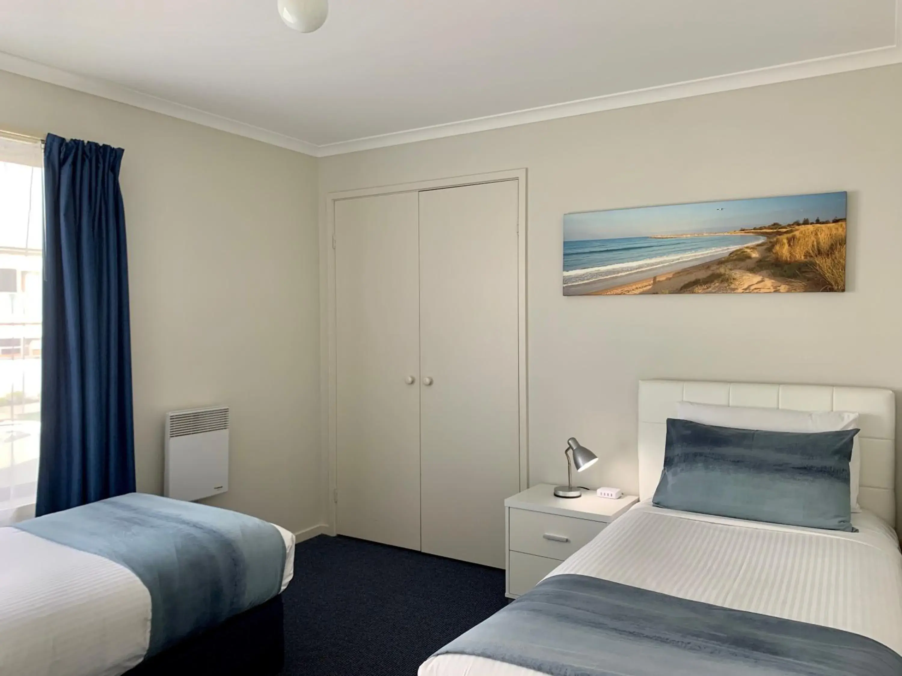 Bedroom, Bed in Apollo Bay Waterfront Motor Inn