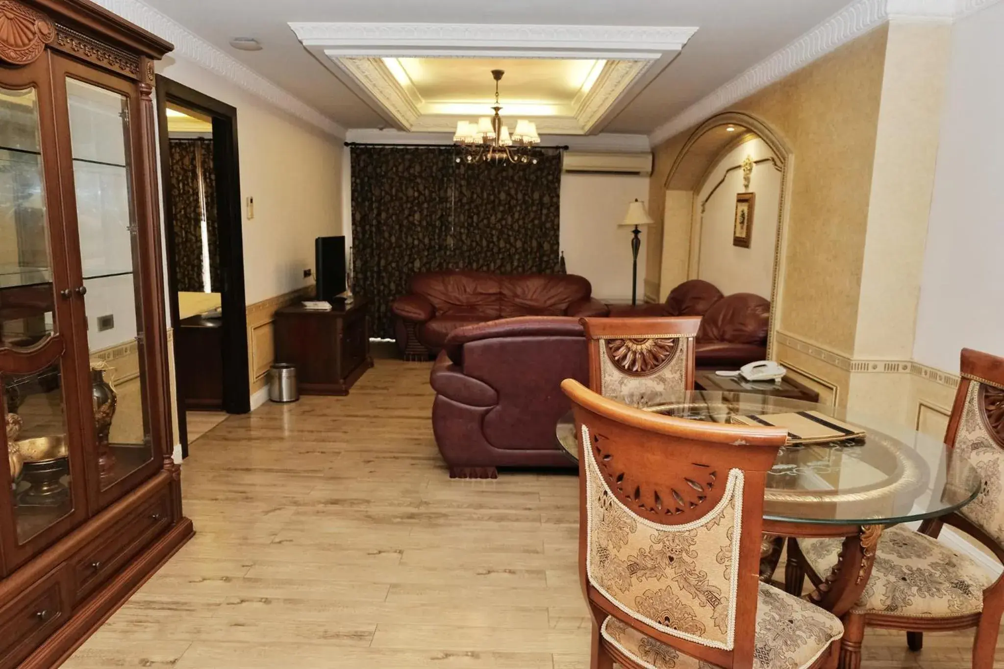 Living room, Seating Area in Four Seasons Place Hotel