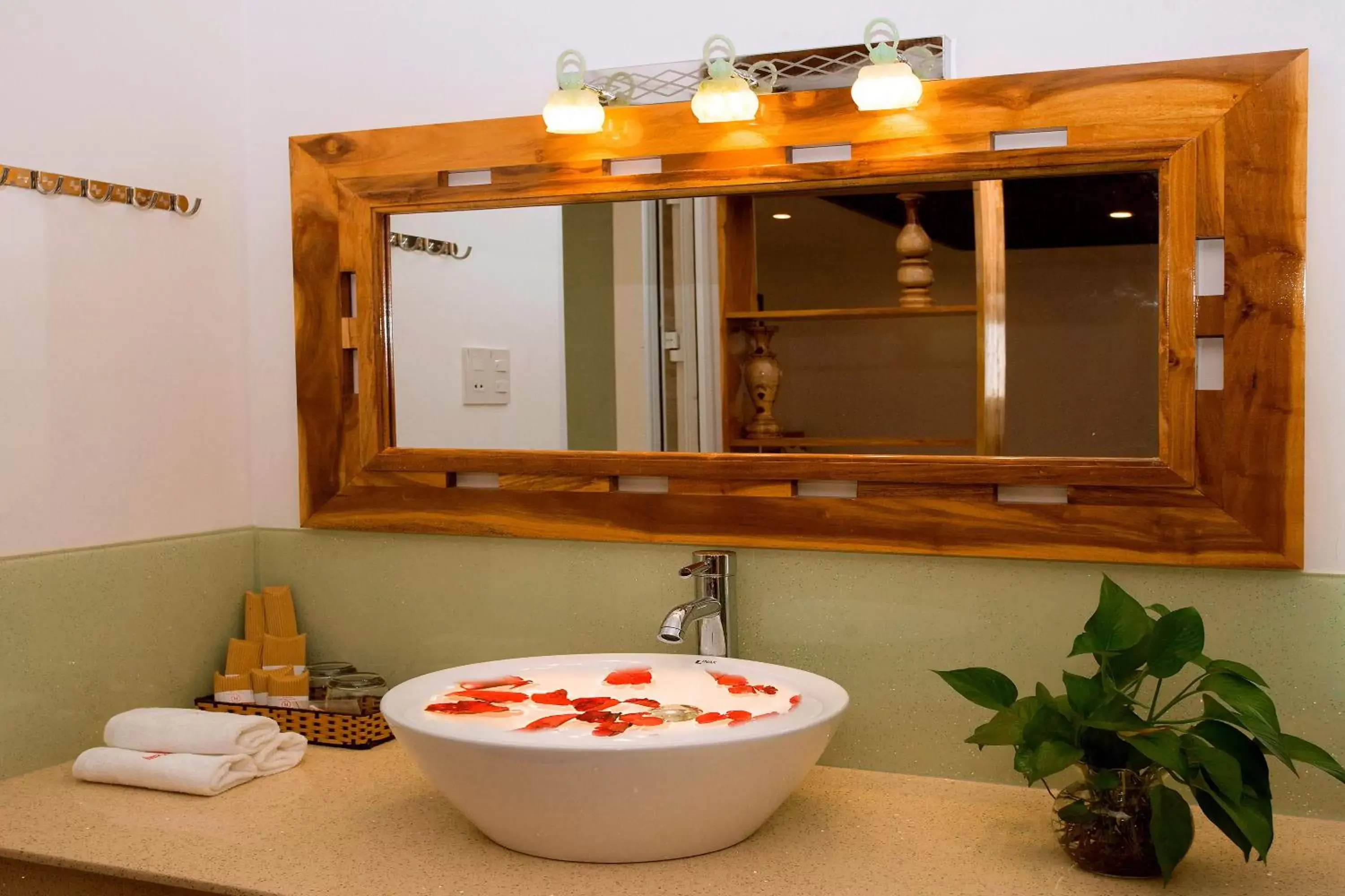 Decorative detail, Bathroom in Rex Hotel & Apartment