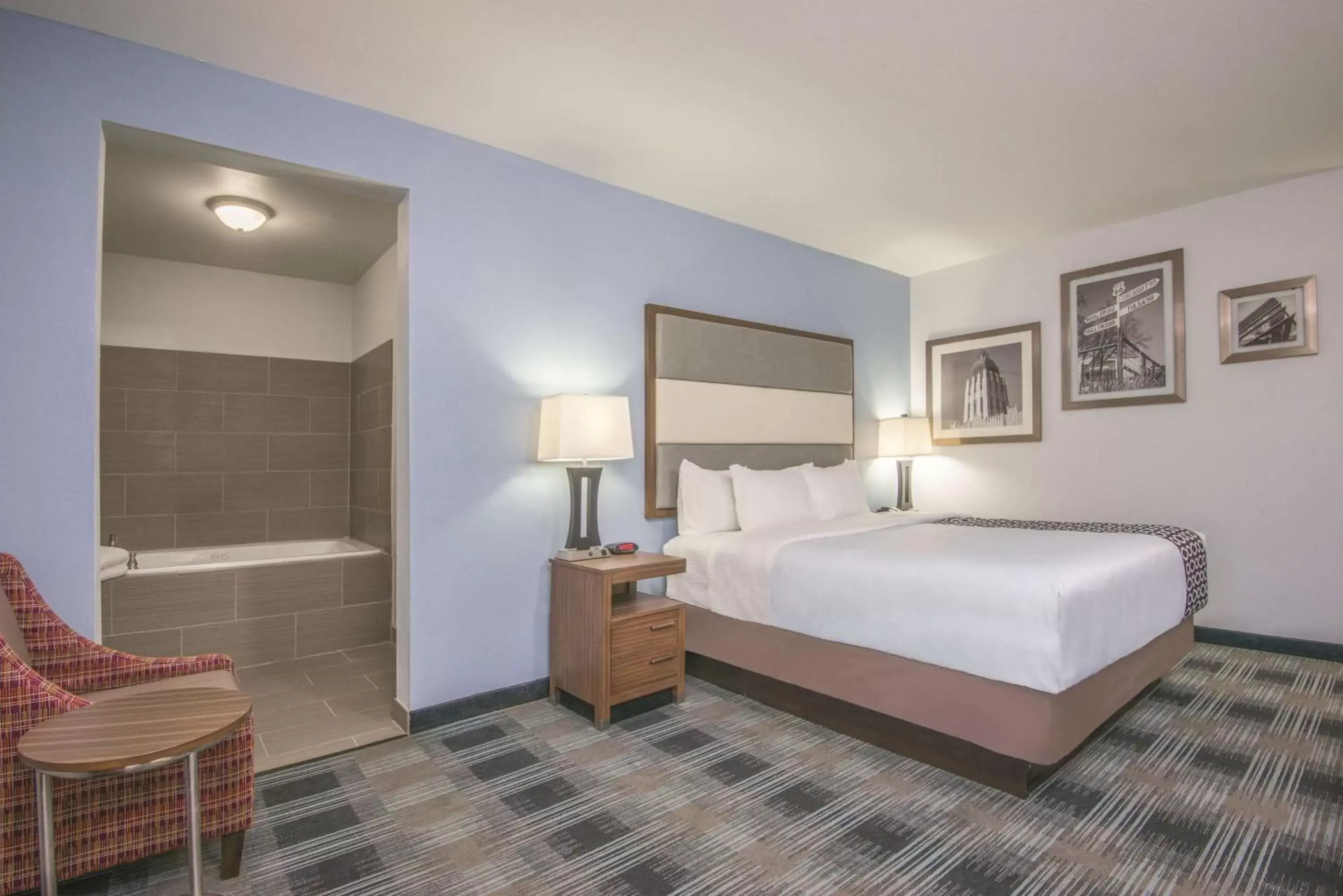 Deluxe Queen Room with View - Mobility Access/Non-Smoking in La Quinta by Wyndham Guthrie