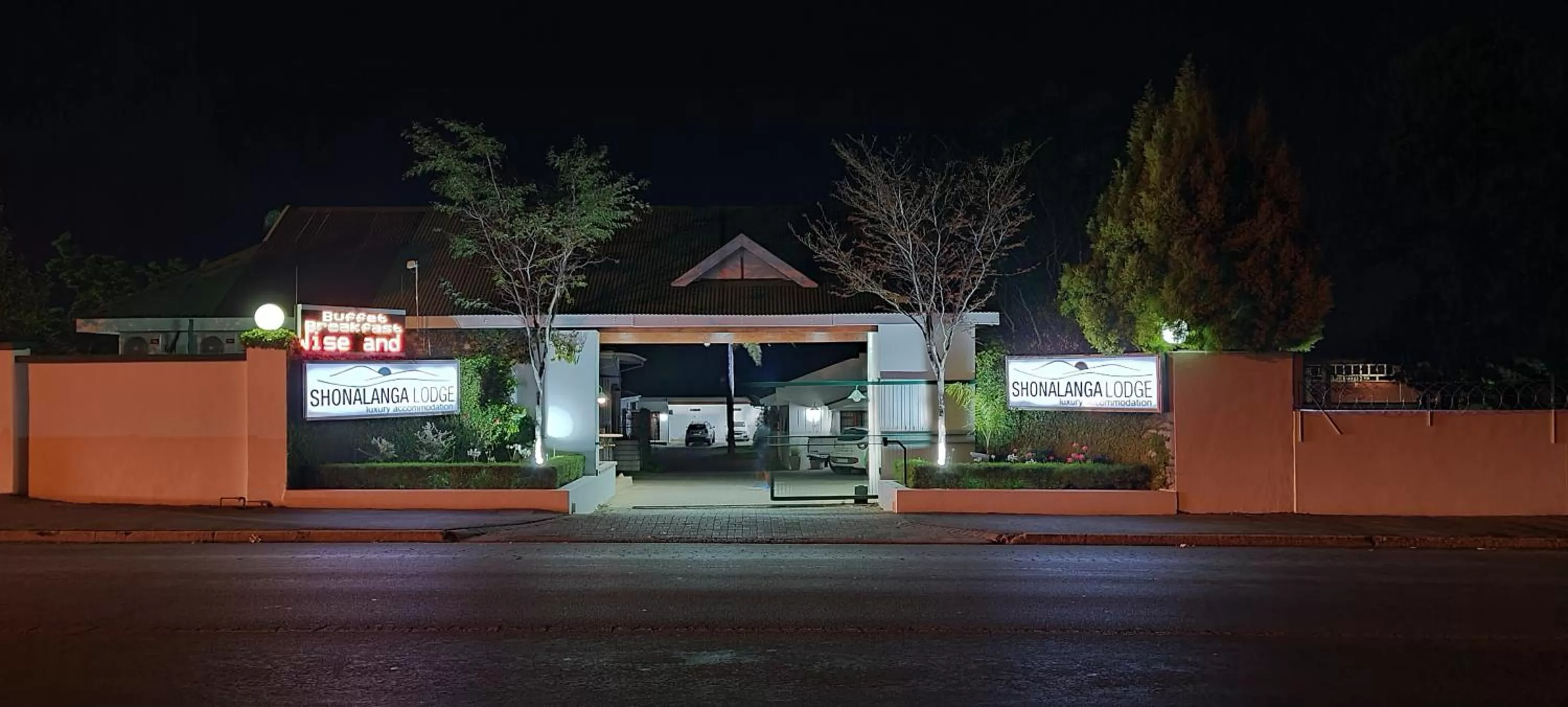 Property building in Shonalanga Lodge