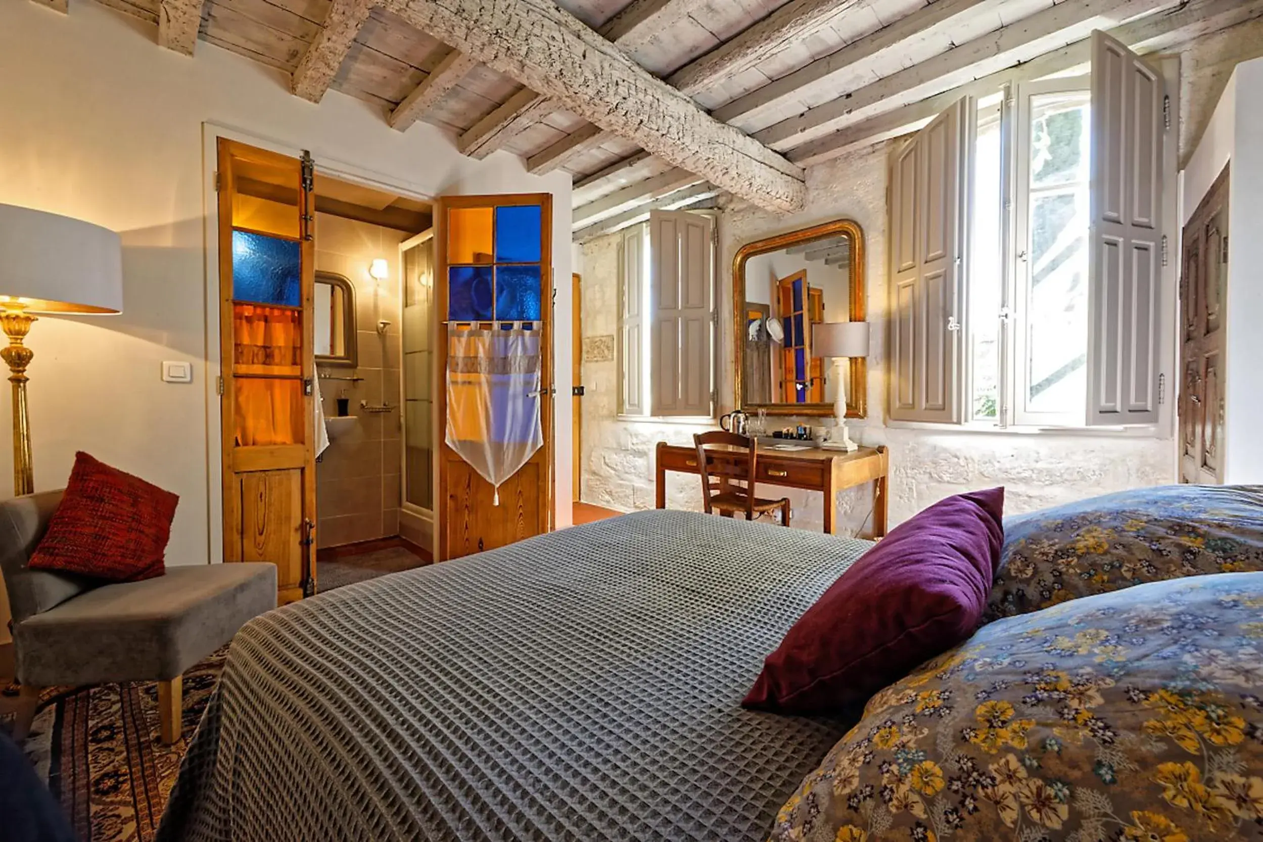 Shower, Bed in Les Jardins de Baracane