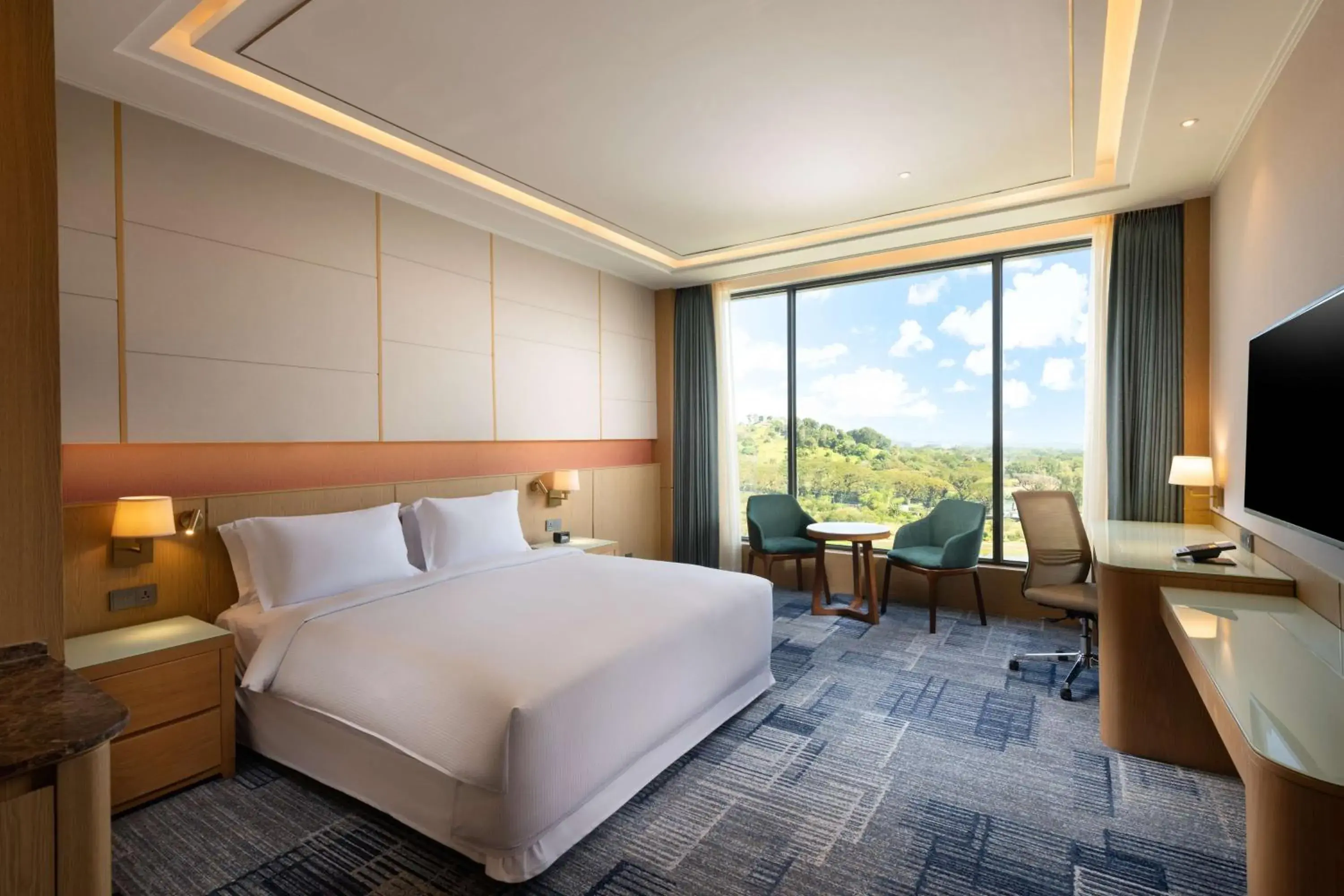 Bedroom, Bed in Hilton Clark Sun Valley Resort