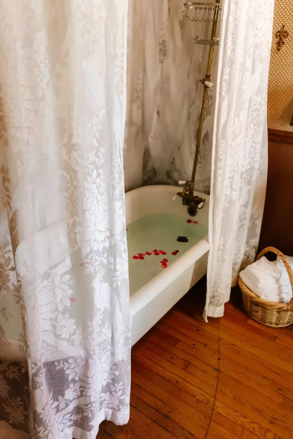 Bath, Bathroom in Calderwood Inn