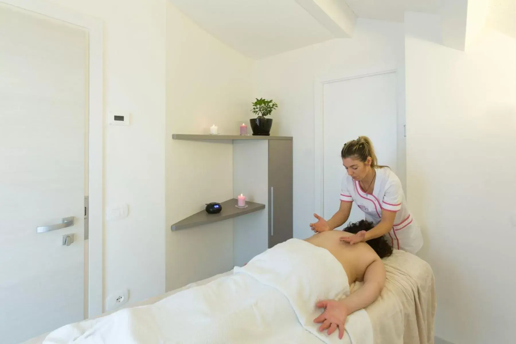 Massage in Hotel Biancaneve Wellness