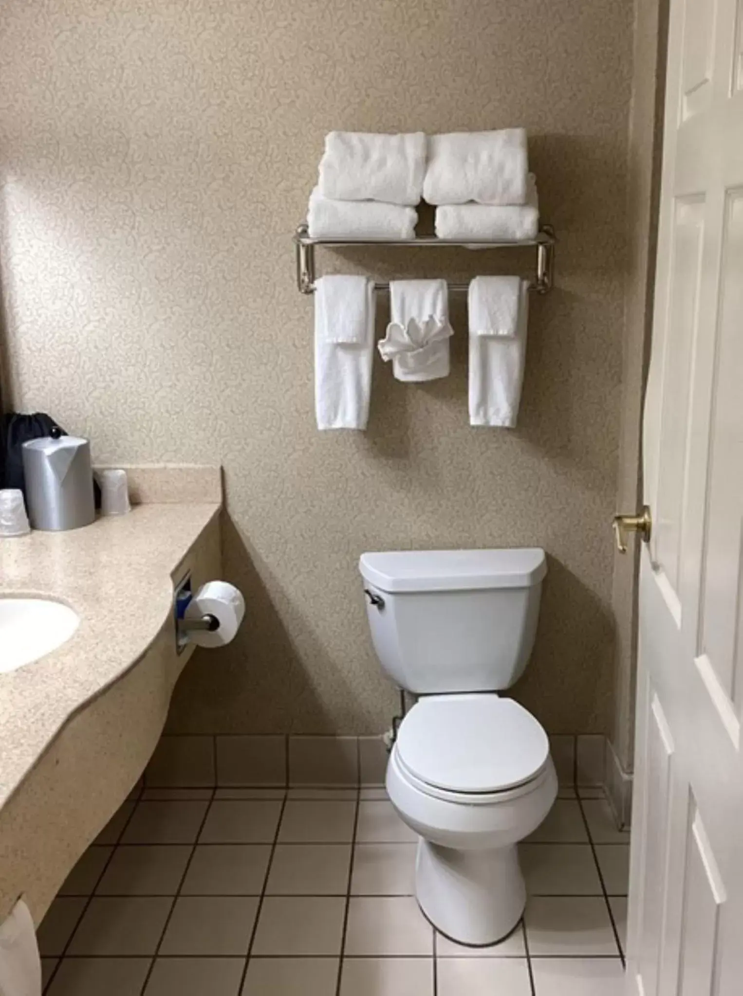Photo of the whole room, Bathroom in Holiday Inn Vicksburg, an IHG Hotel