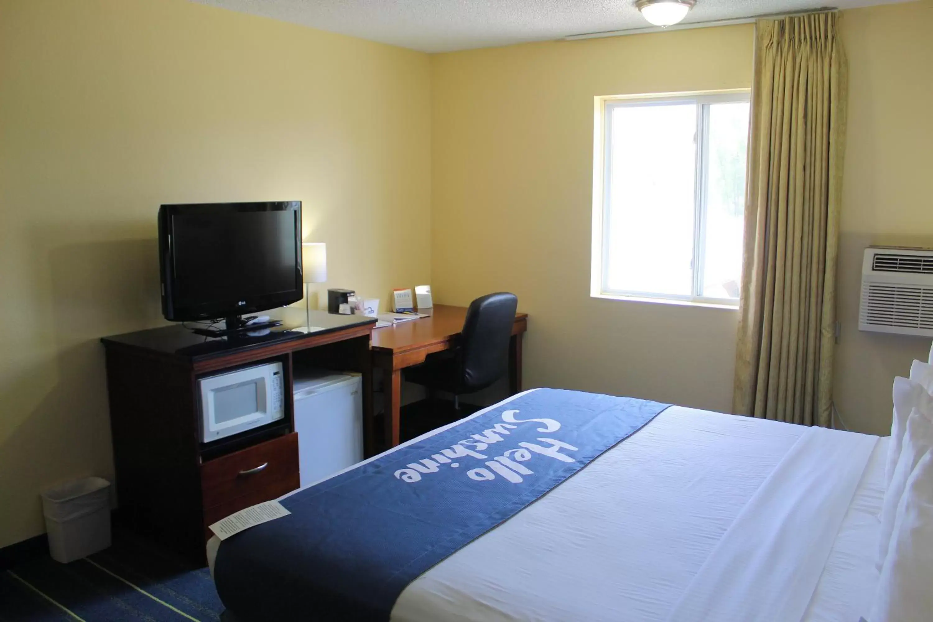 Bed in Days Inn & Suites by Wyndham Gunnison